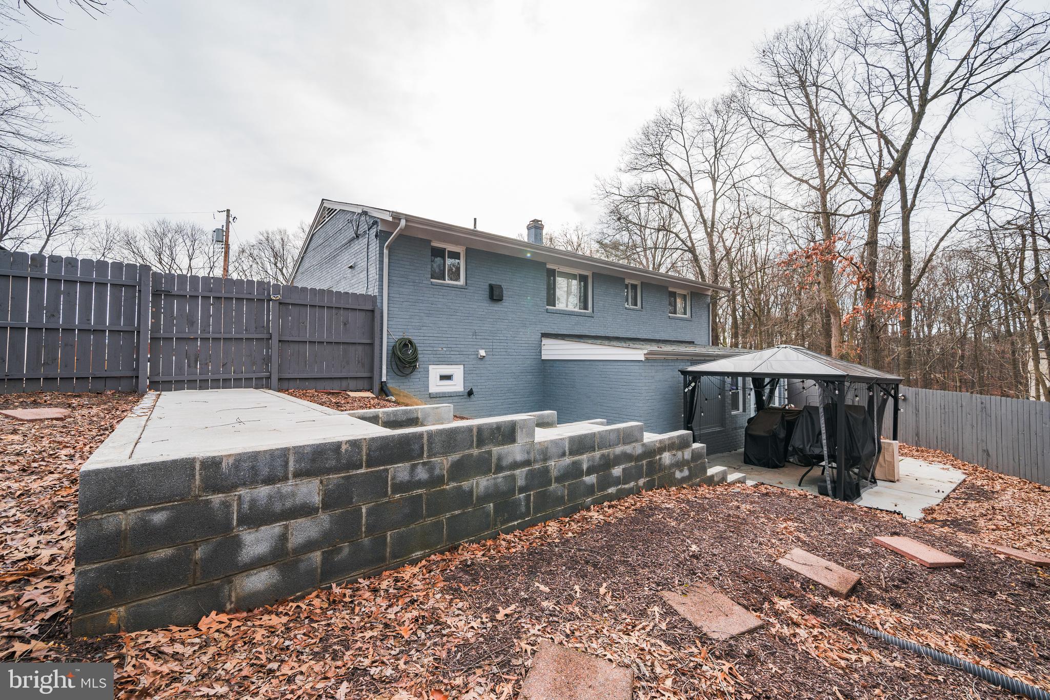 LOISDALE ESTATES - Residential Lease