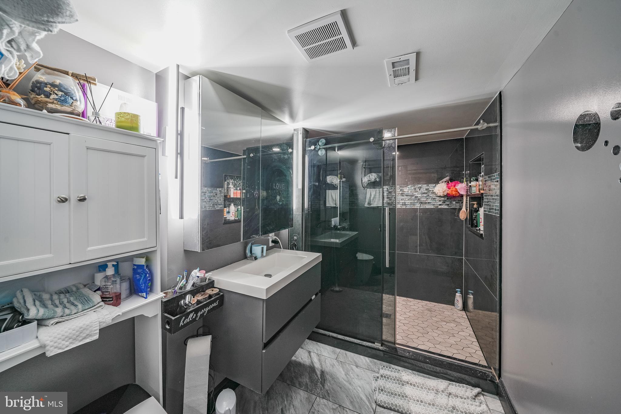 LOISDALE ESTATES - Residential Lease