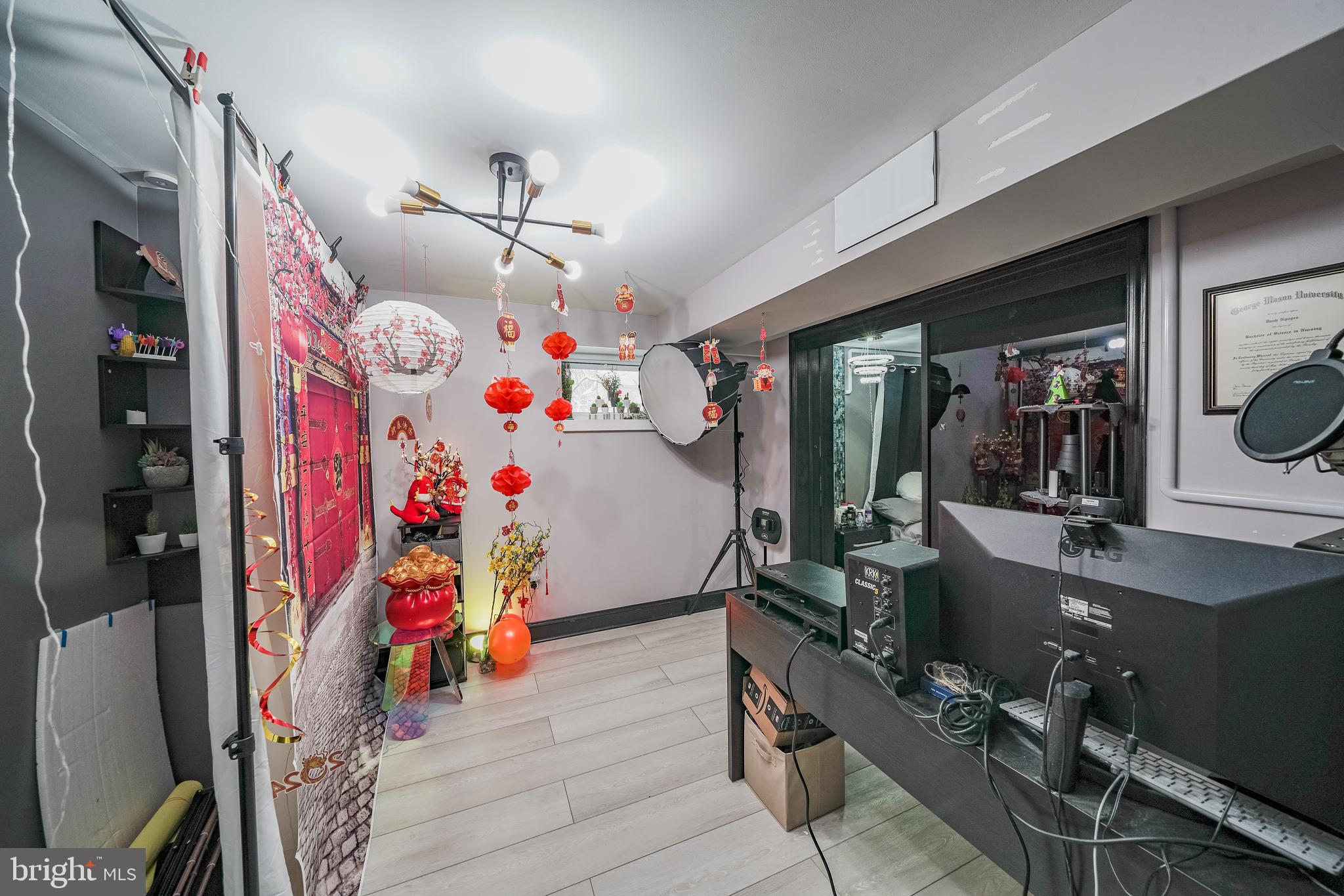 LOISDALE ESTATES - Residential Lease