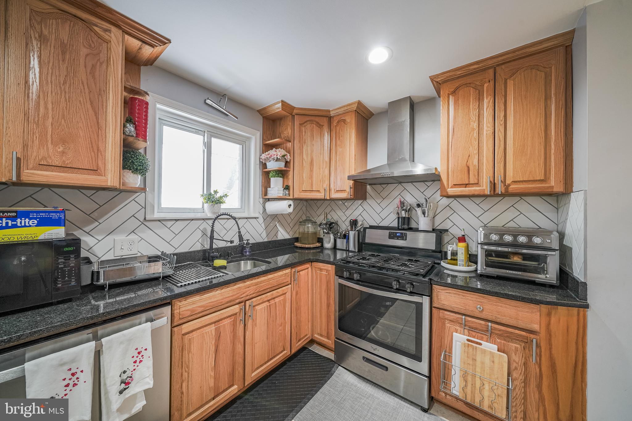 LOISDALE ESTATES - Residential Lease