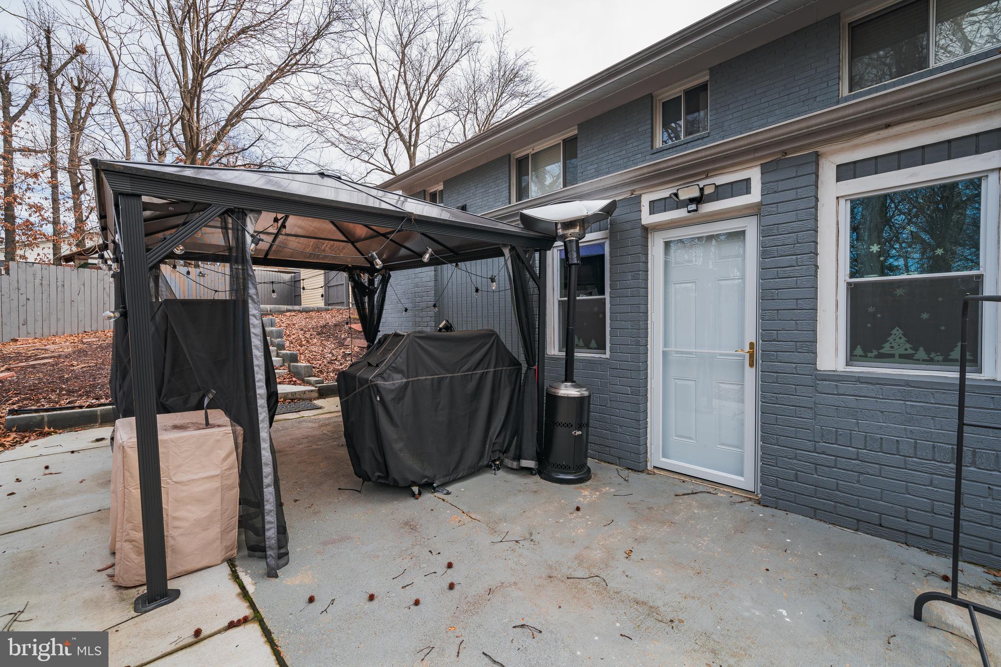 LOISDALE ESTATES - Residential Lease