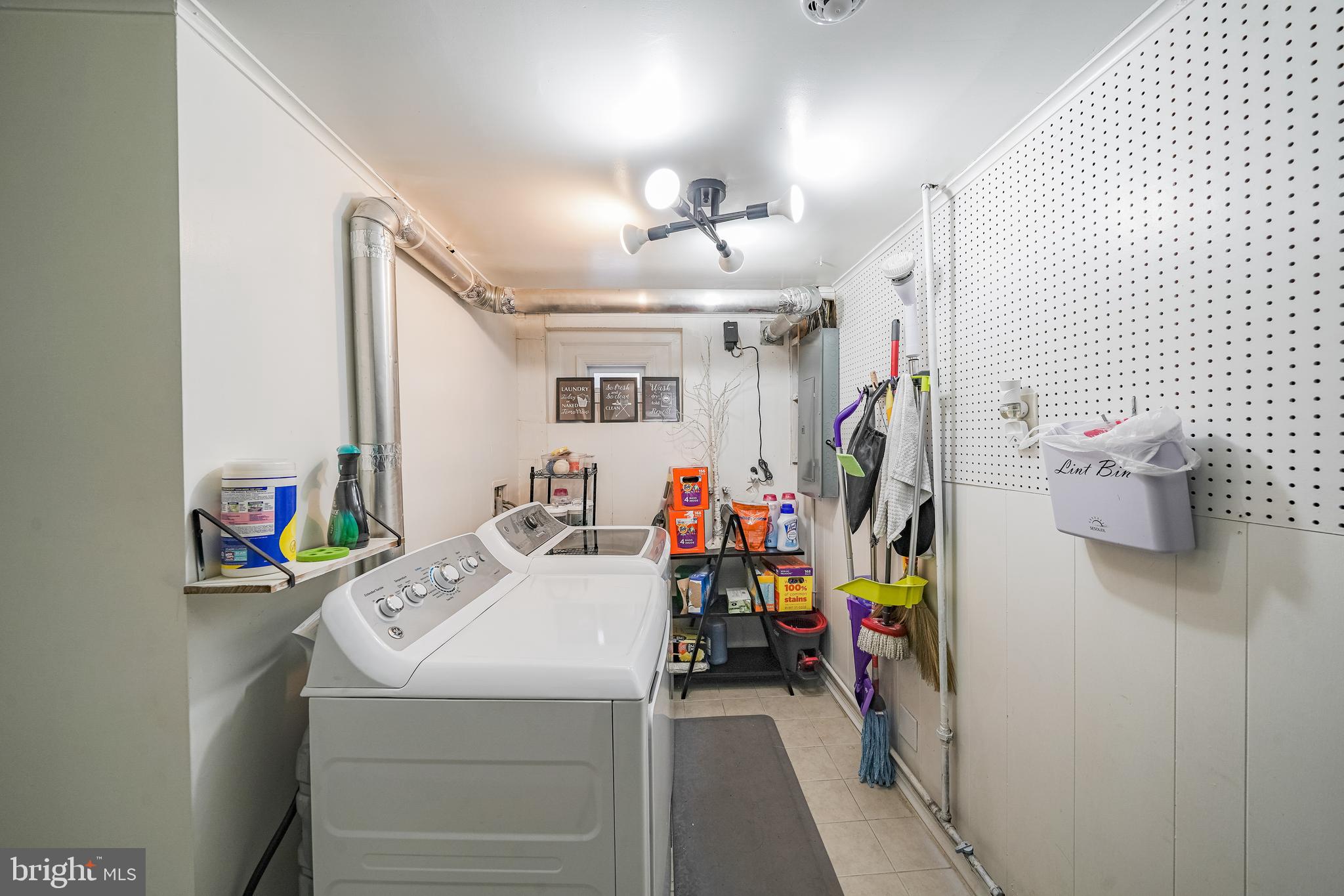 LOISDALE ESTATES - Residential Lease