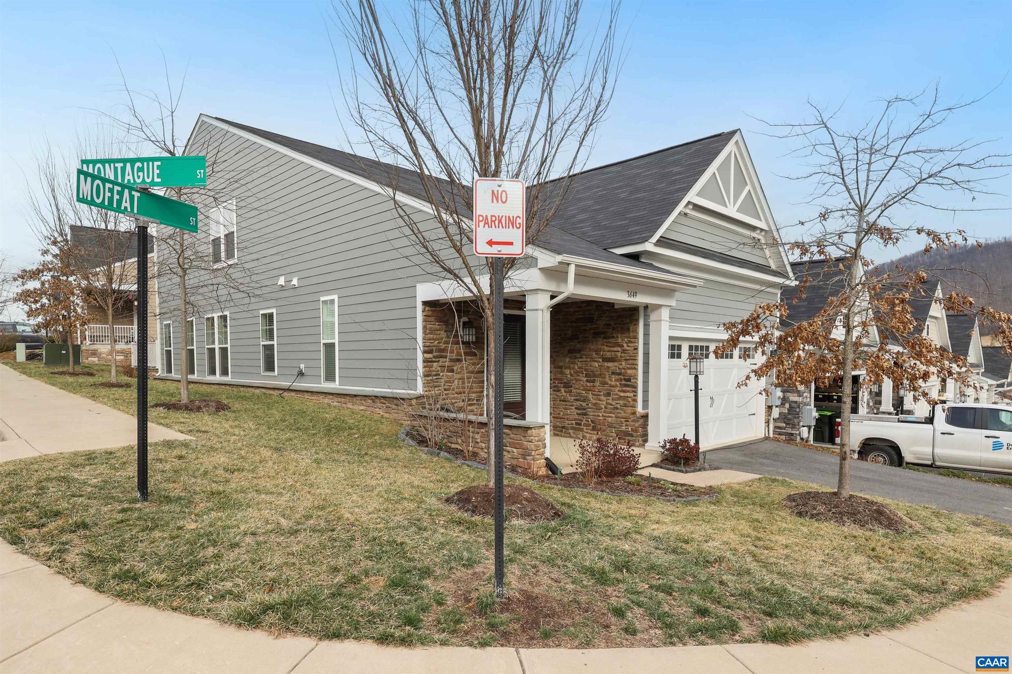 3649 MOFFAT ST