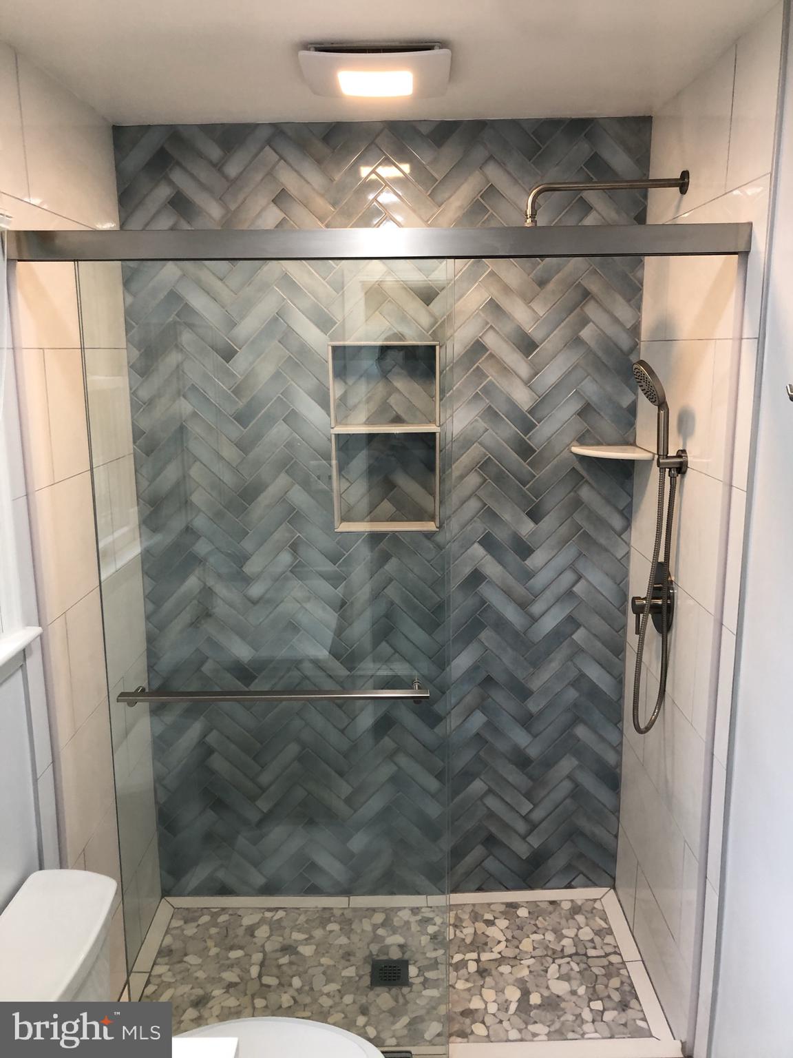 COUNTRY CLUB PARK - Residential Lease