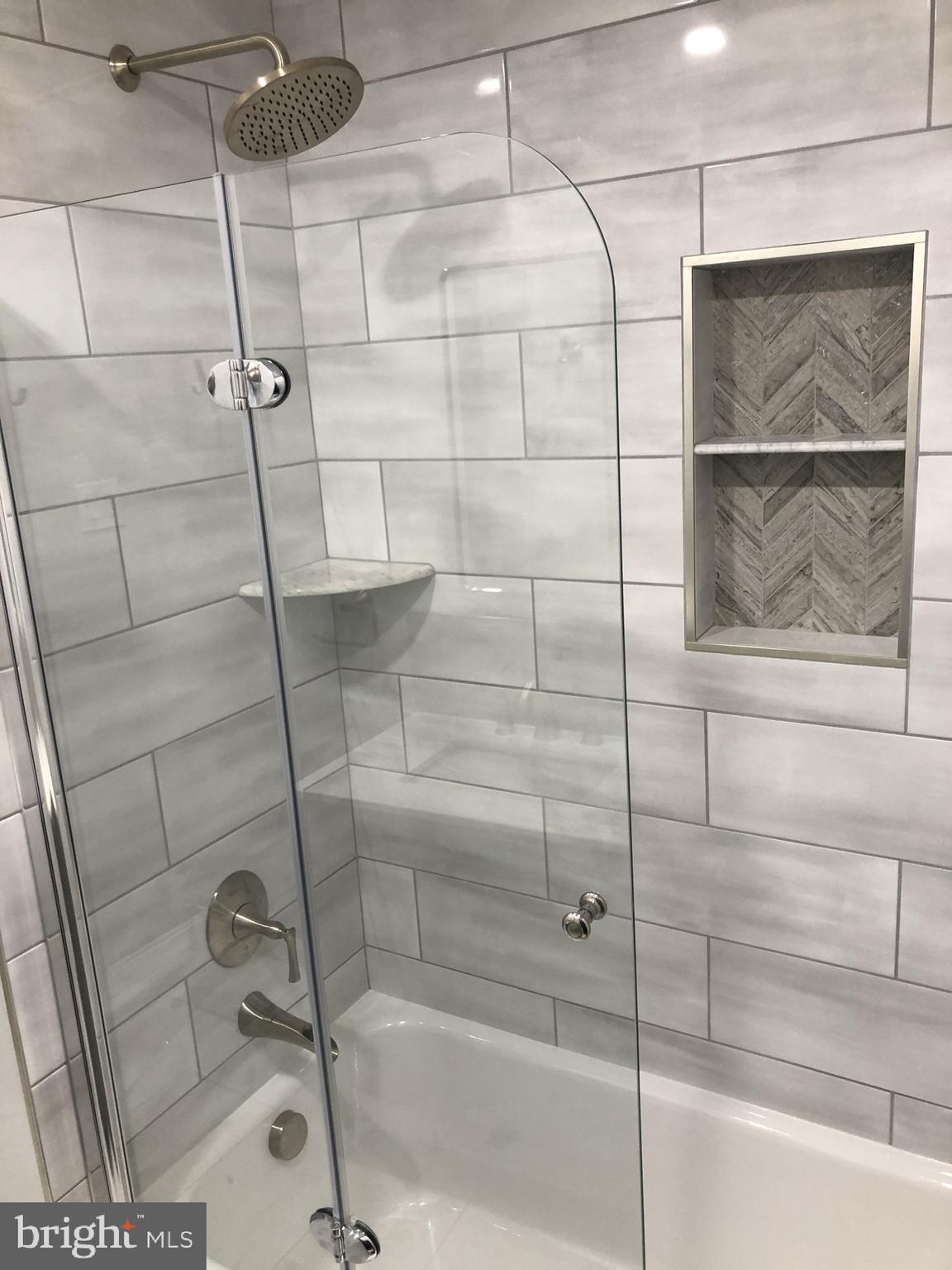 COUNTRY CLUB PARK - Residential Lease