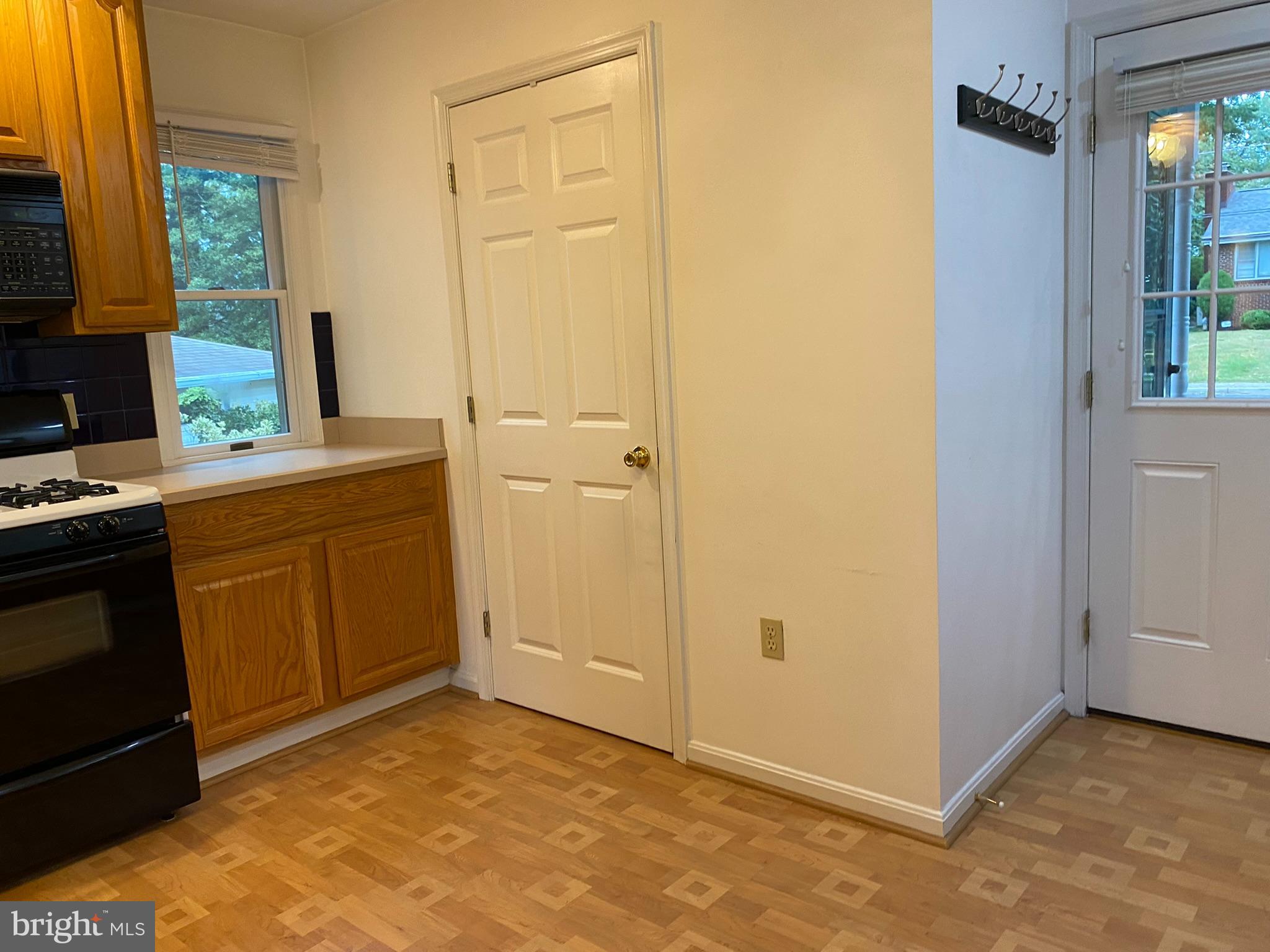 COUNTRY CLUB PARK - Residential Lease