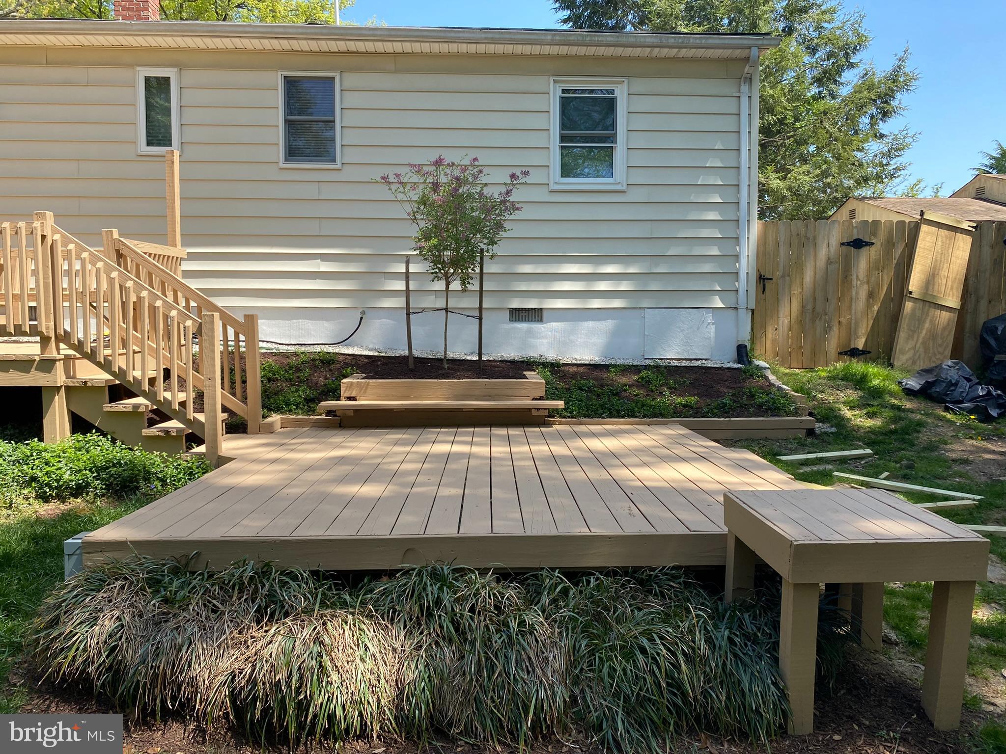 COUNTRY CLUB PARK - Residential Lease