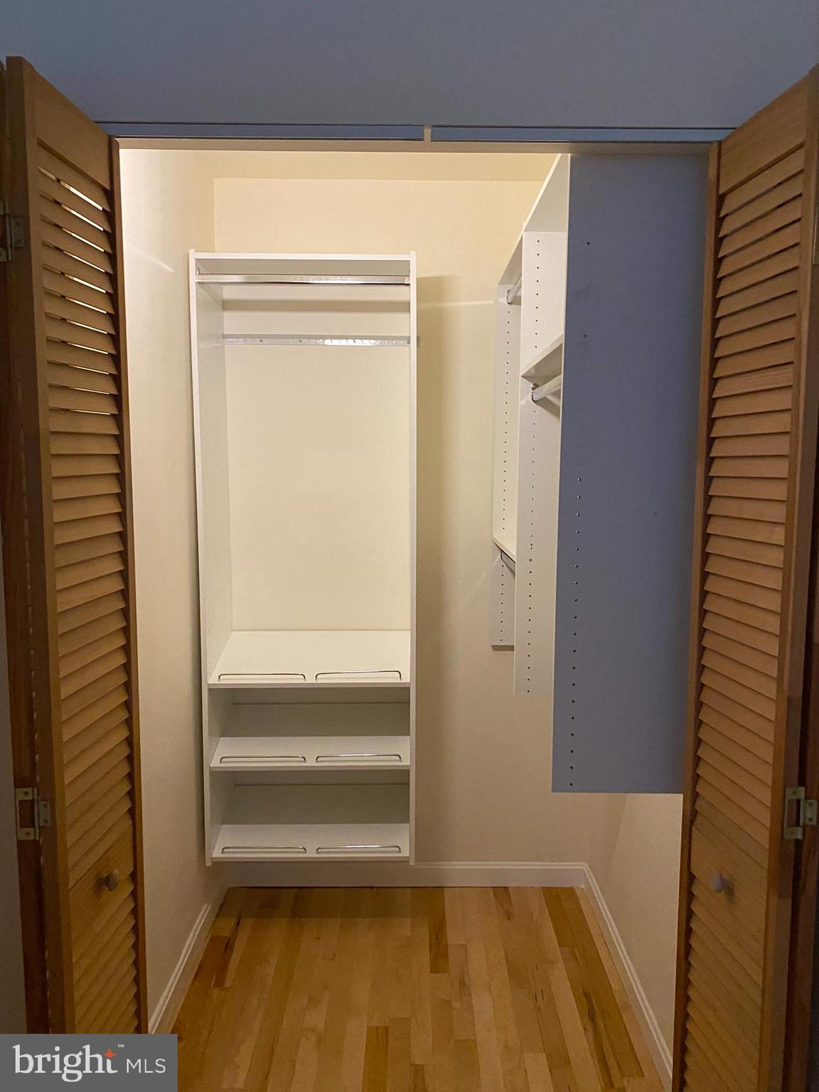 COUNTRY CLUB PARK - Residential Lease