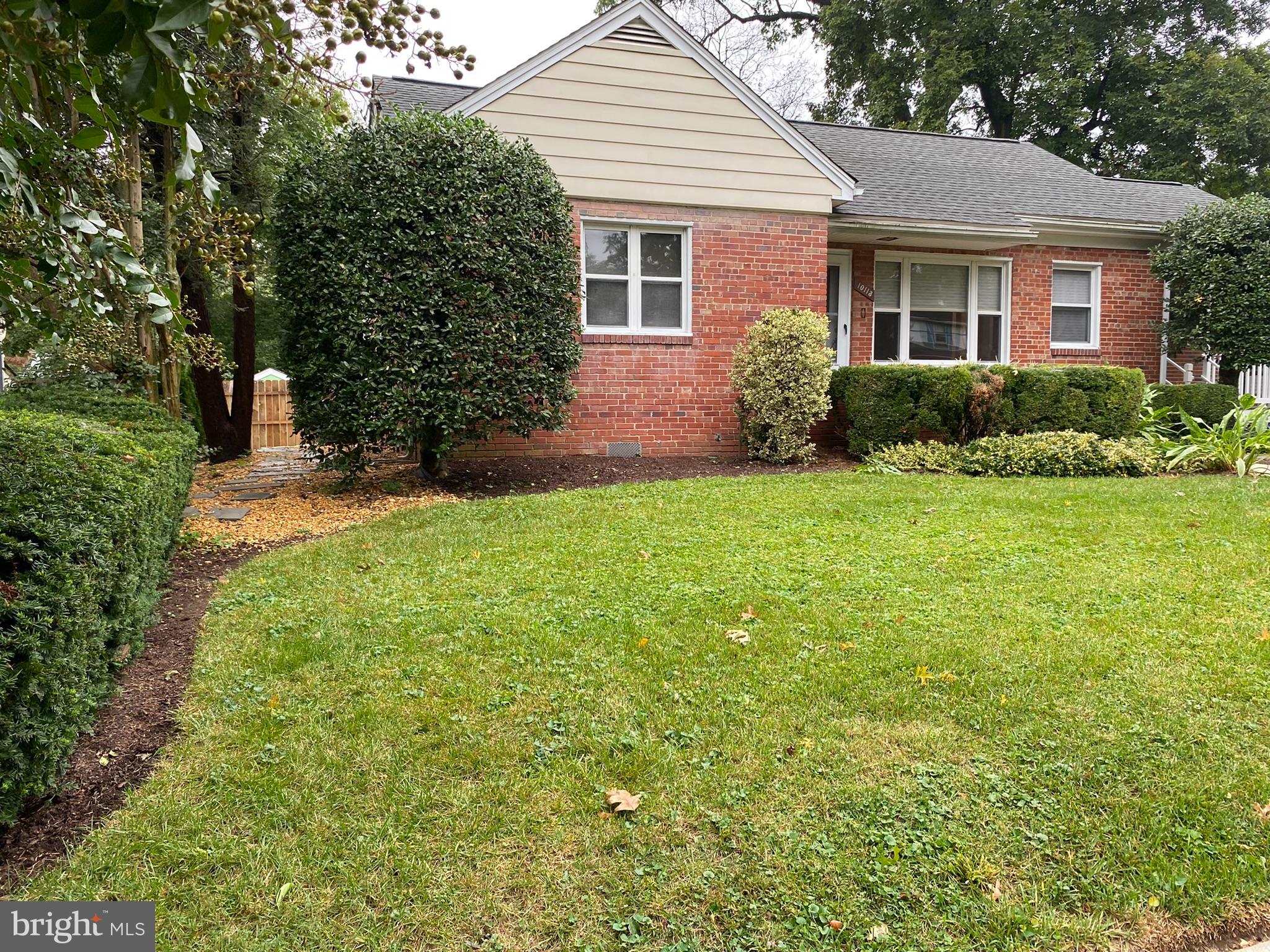 COUNTRY CLUB PARK - Residential Lease