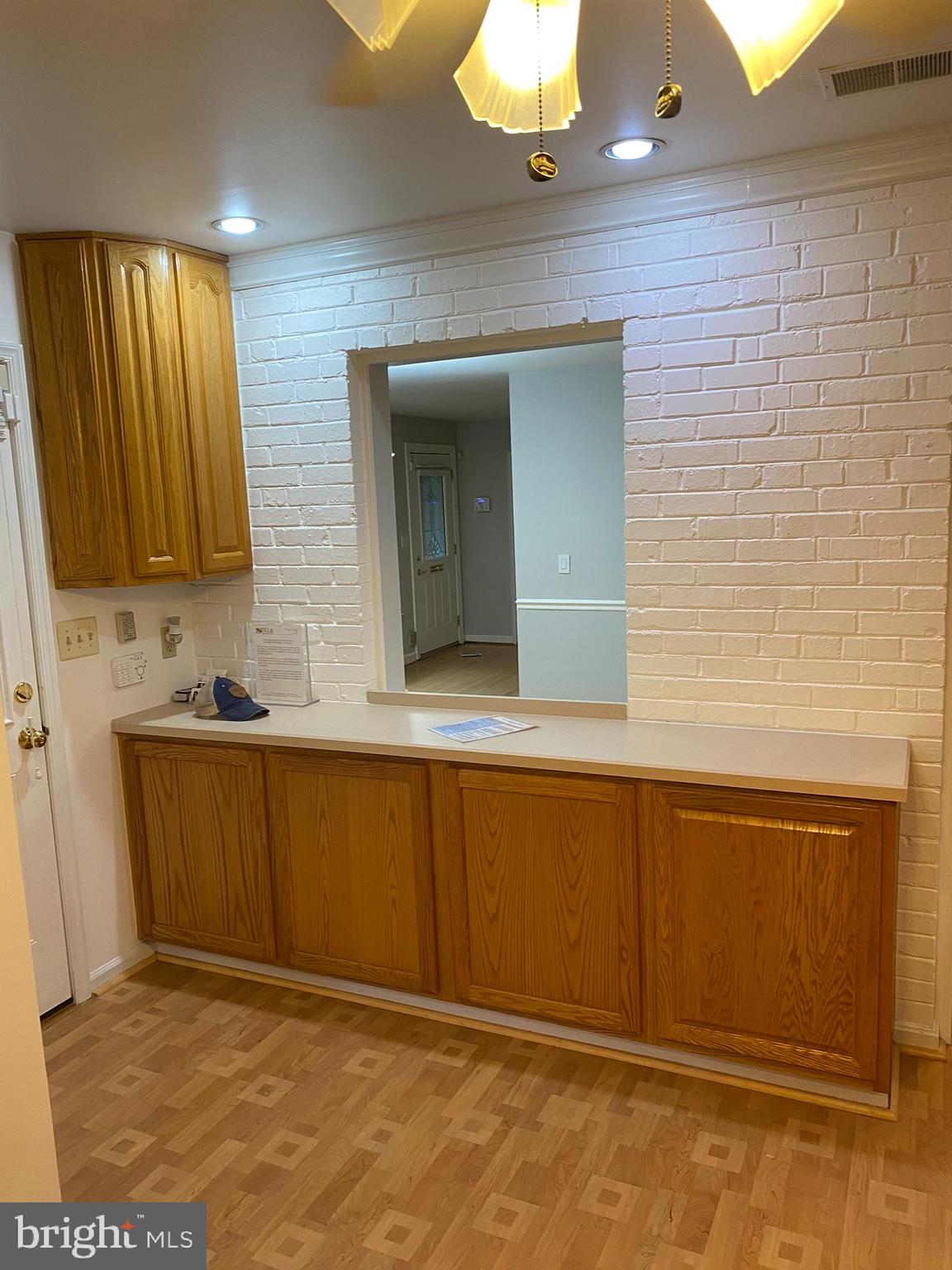 COUNTRY CLUB PARK - Residential Lease