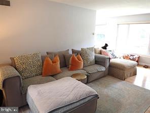 COUNTRY CLUB PARK - Residential Lease