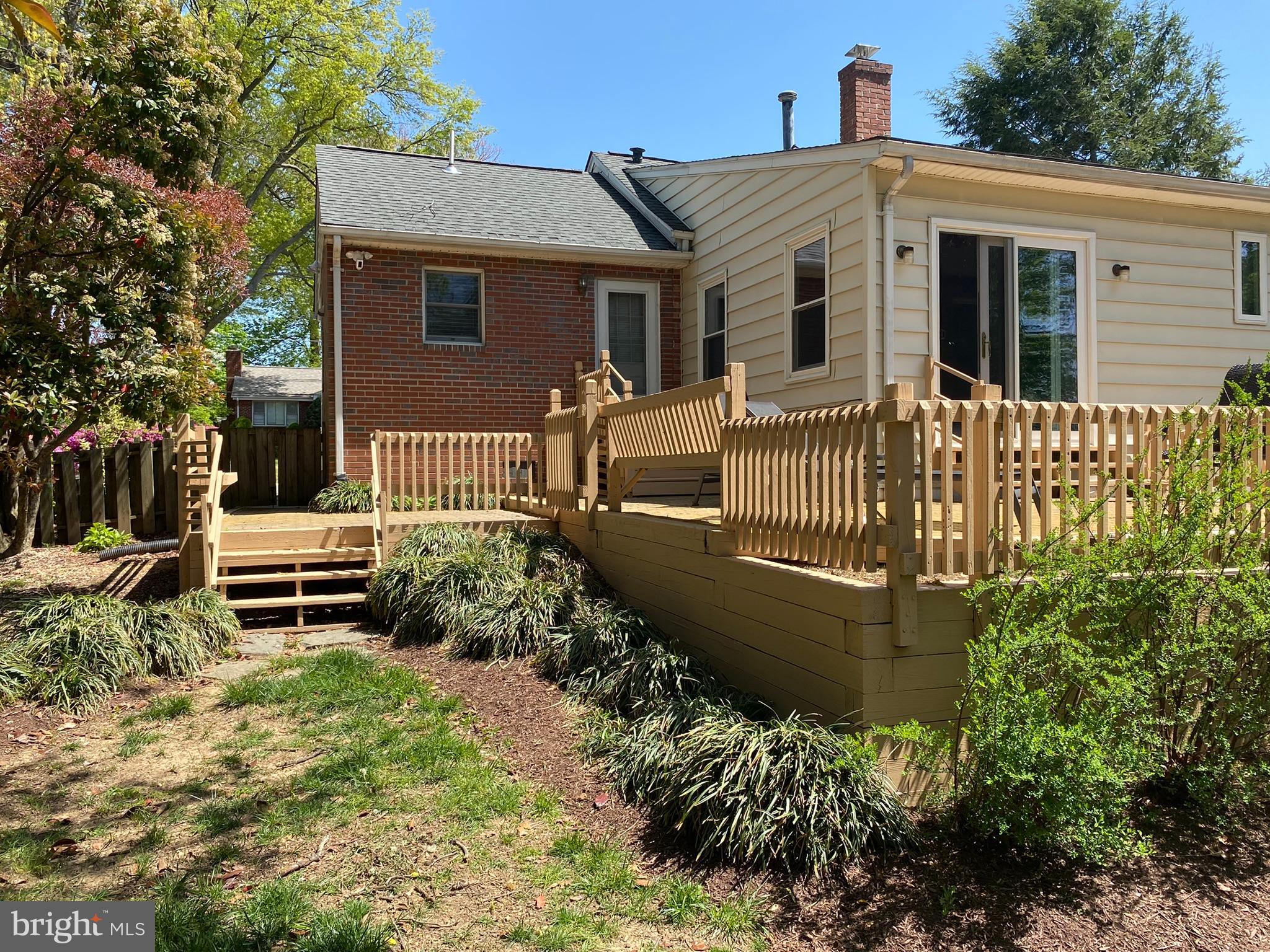 COUNTRY CLUB PARK - Residential Lease