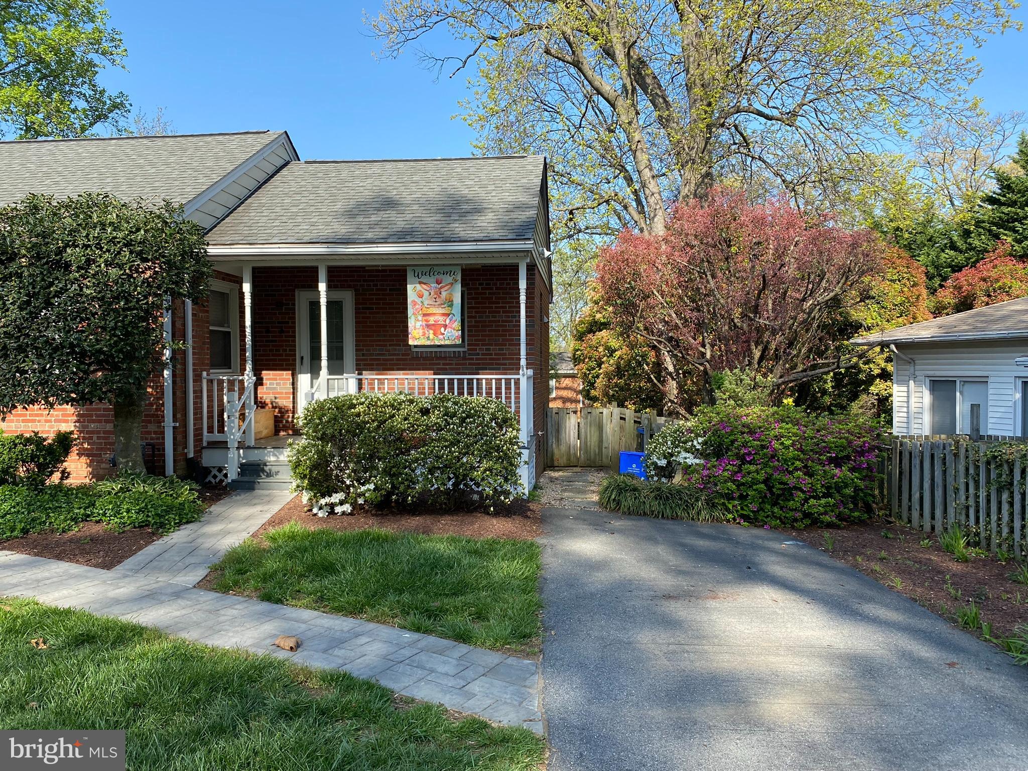 COUNTRY CLUB PARK - Residential Lease