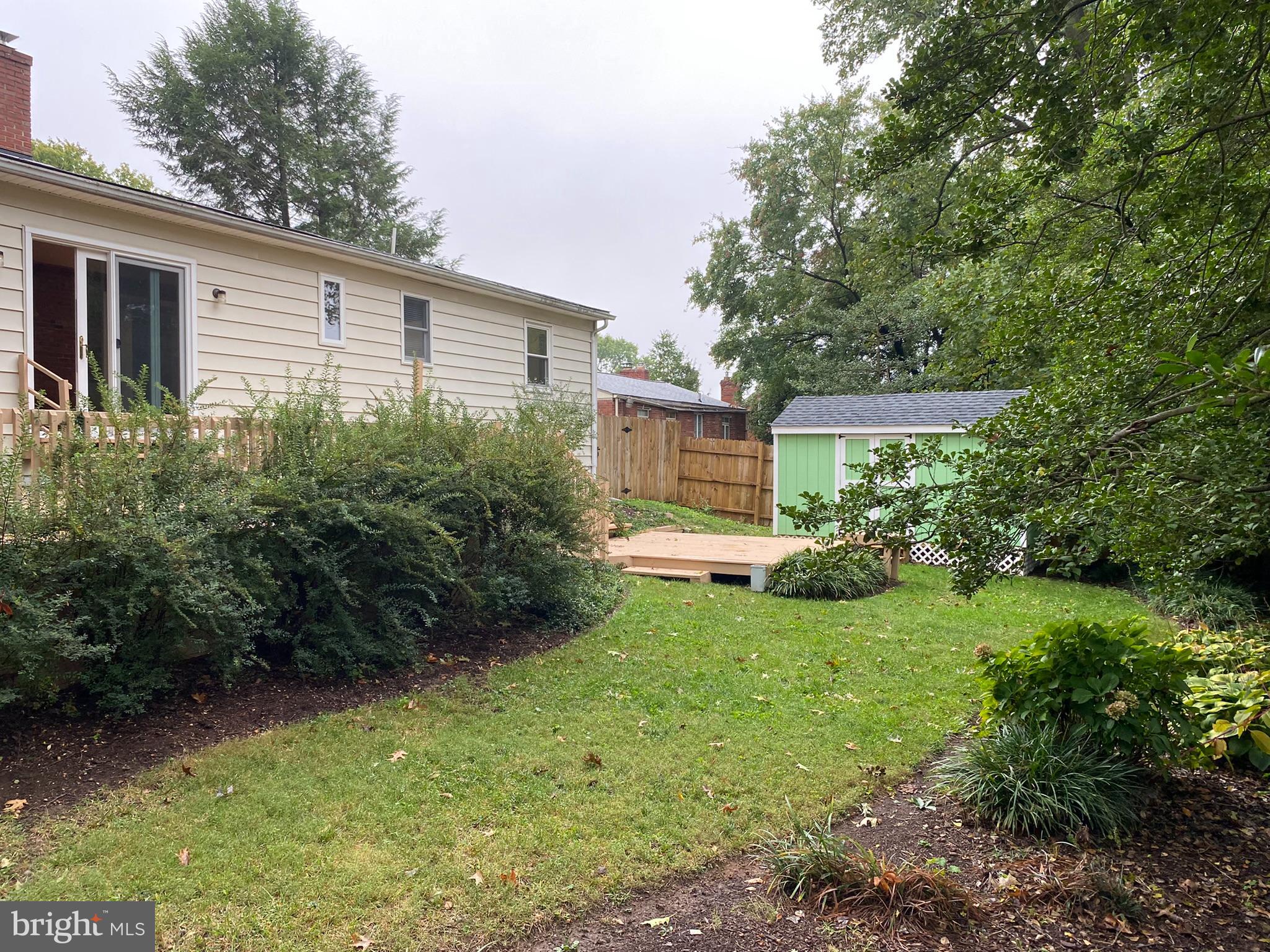 COUNTRY CLUB PARK - Residential Lease