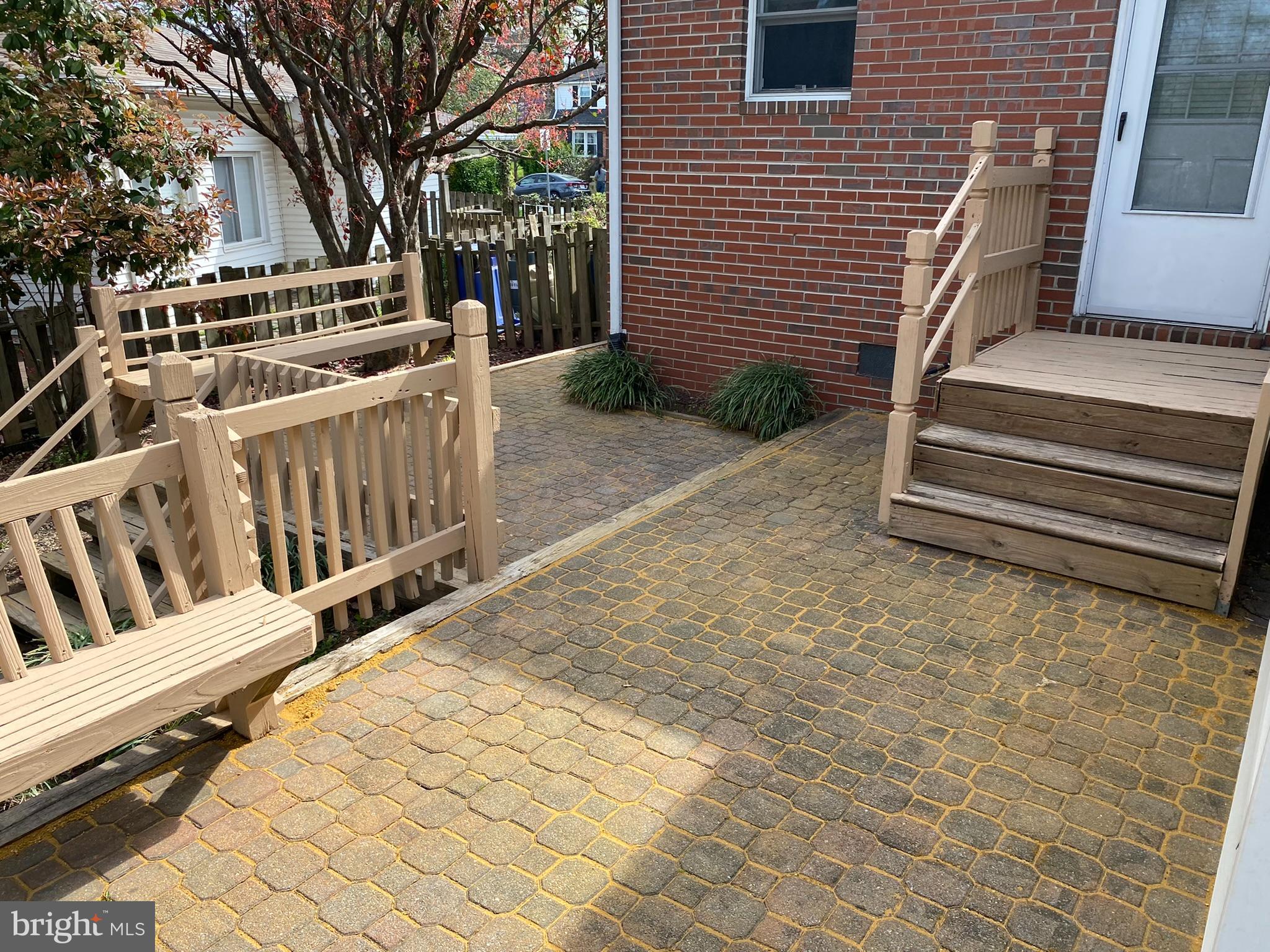 COUNTRY CLUB PARK - Residential Lease