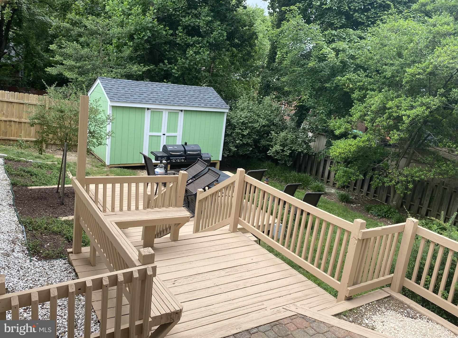 COUNTRY CLUB PARK - Residential Lease