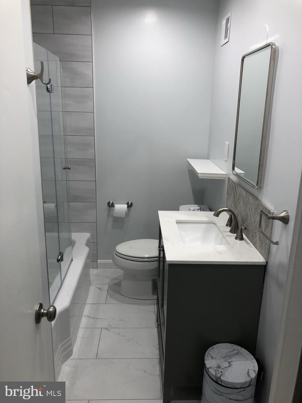 COUNTRY CLUB PARK - Residential Lease