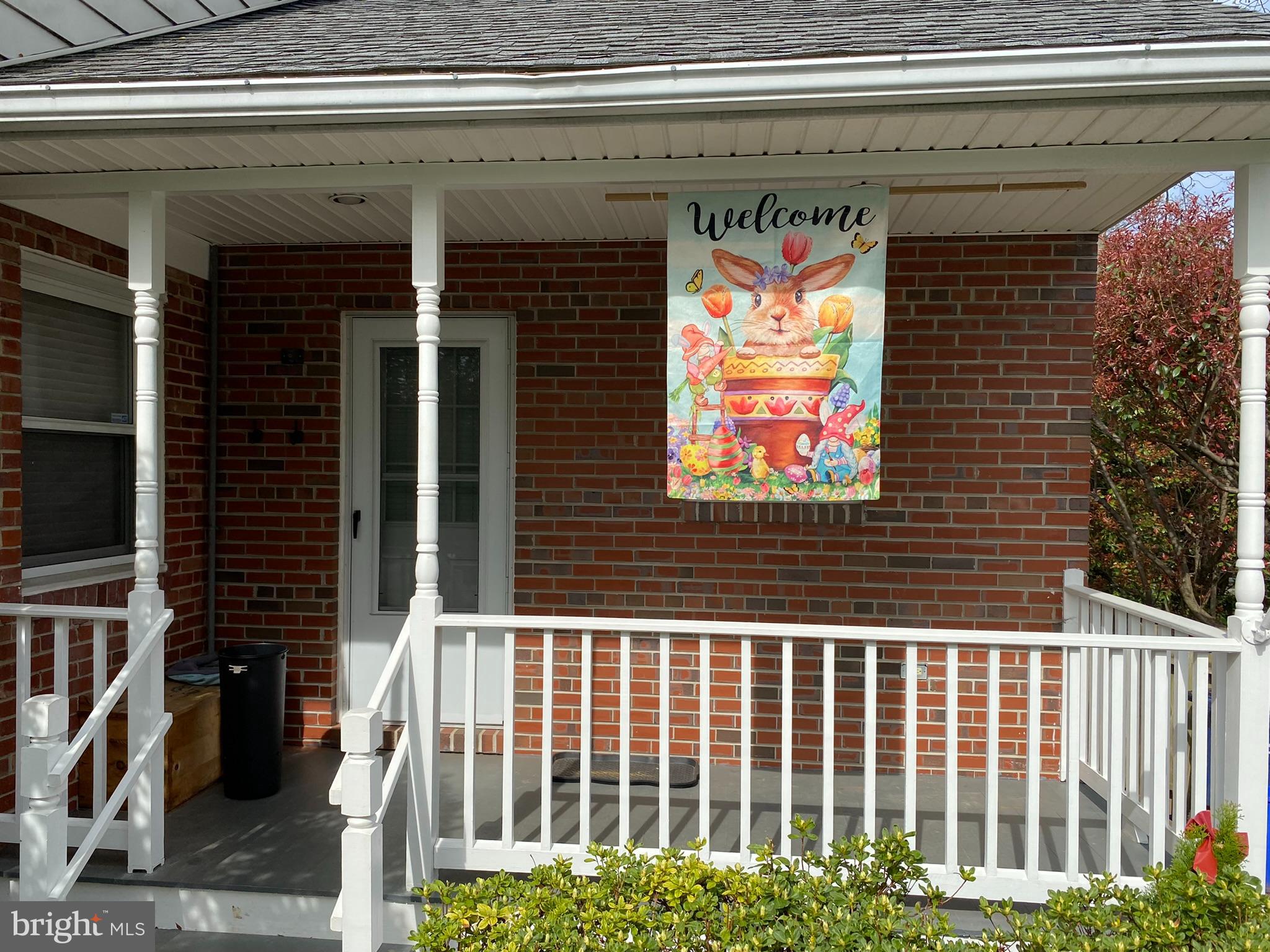 COUNTRY CLUB PARK - Residential Lease