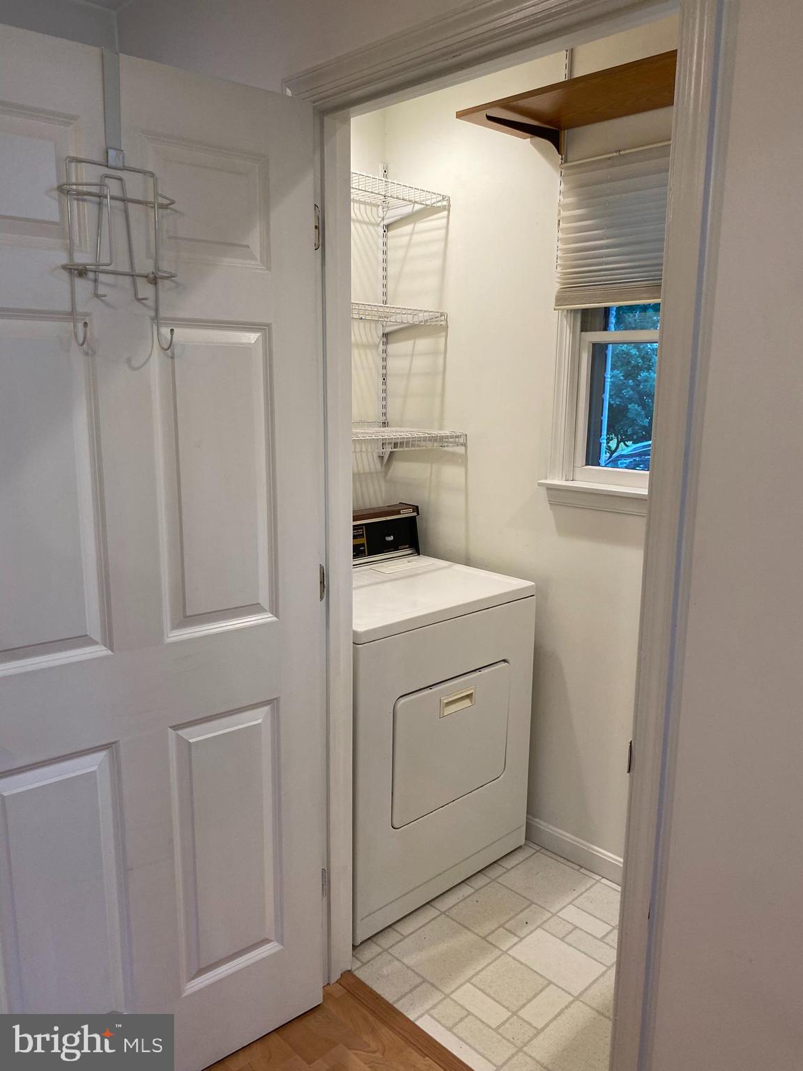 COUNTRY CLUB PARK - Residential Lease