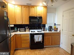 COUNTRY CLUB PARK - Residential Lease