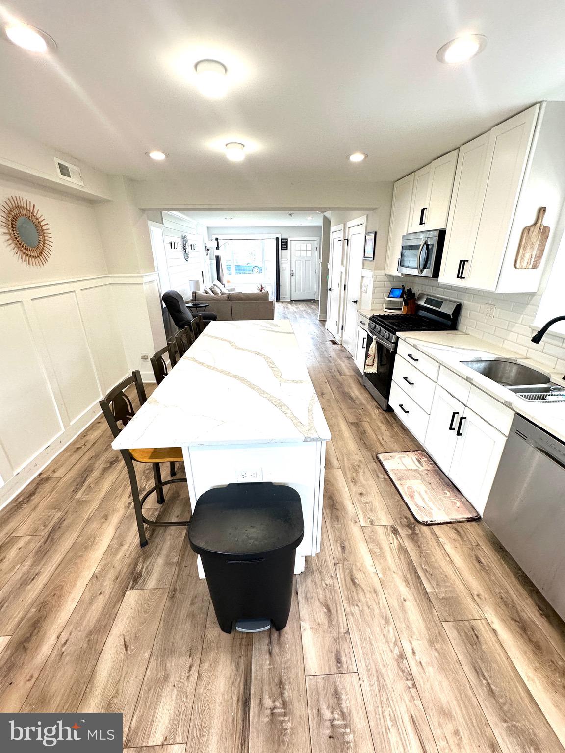 842 E CATHEDRAL ROAD