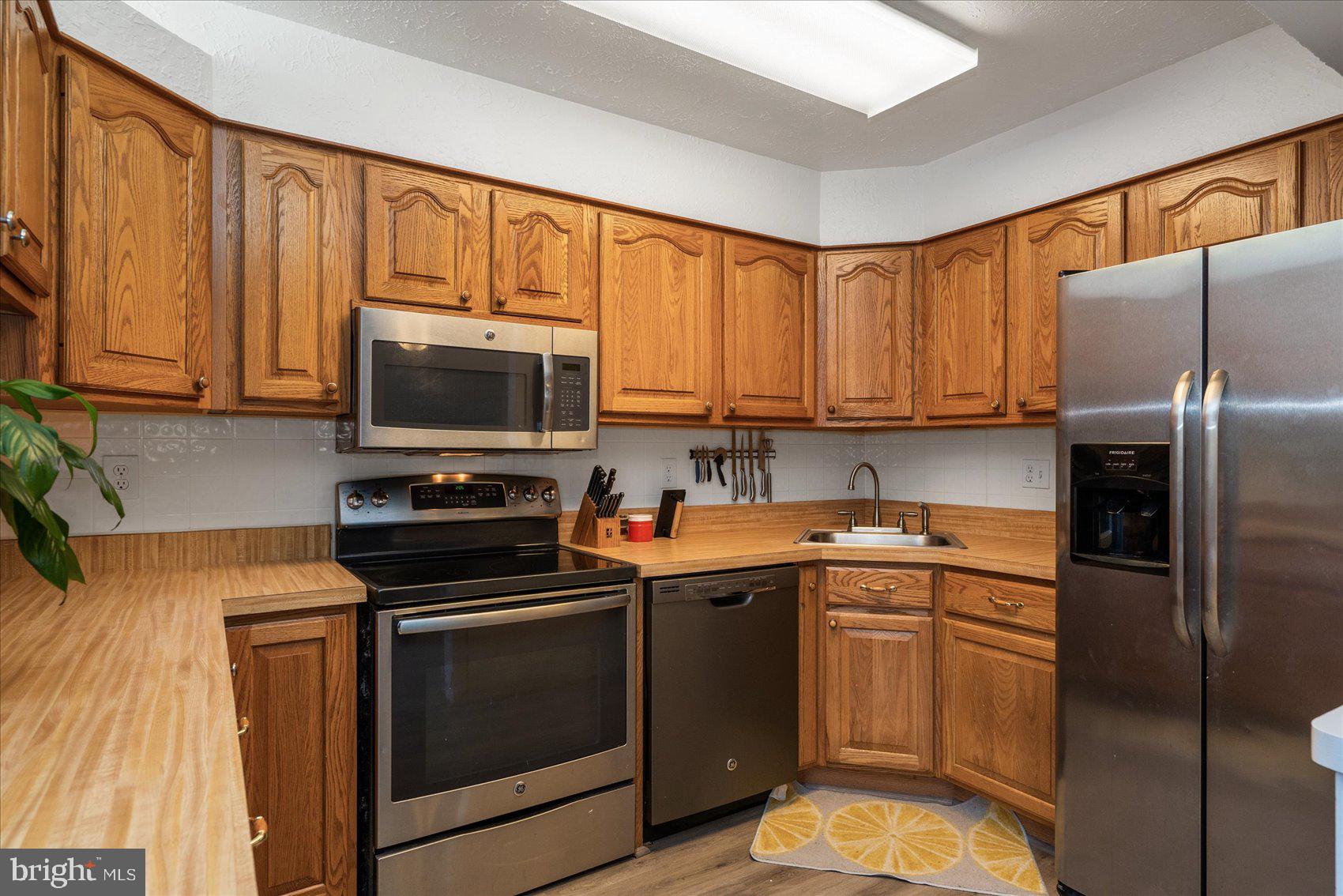 GREENVIEW PARK - Residential Lease