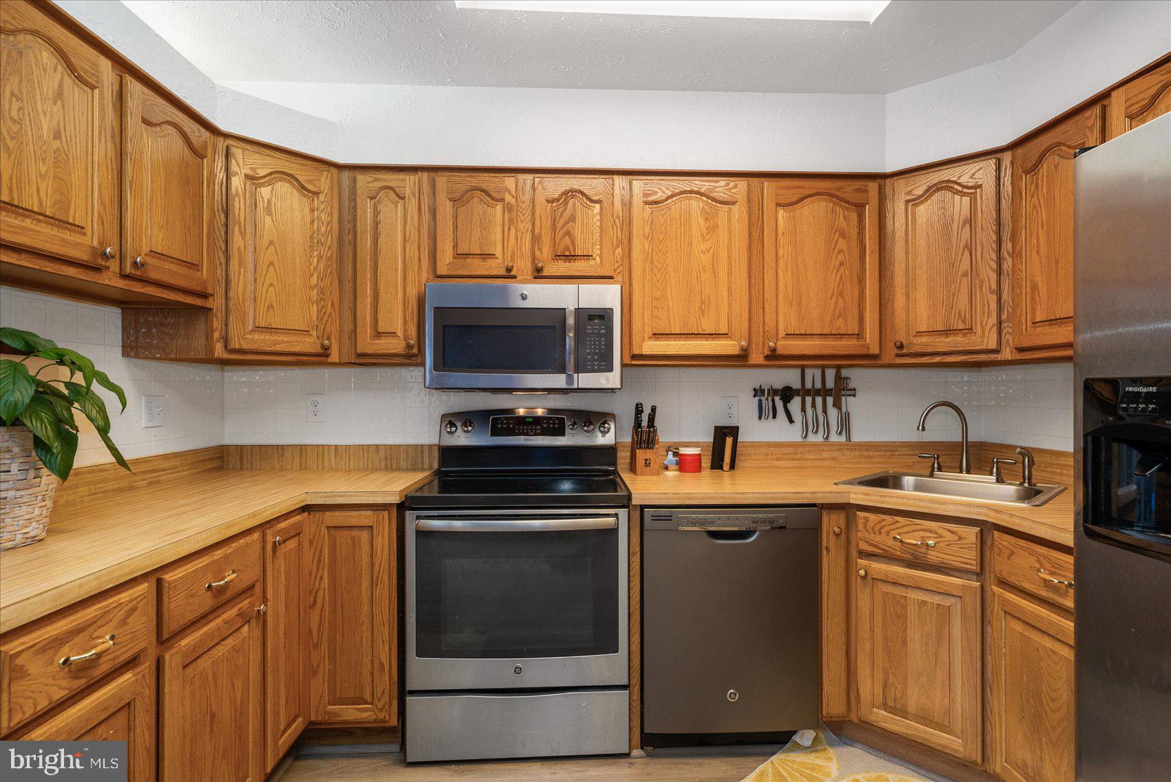 GREENVIEW PARK - Residential Lease