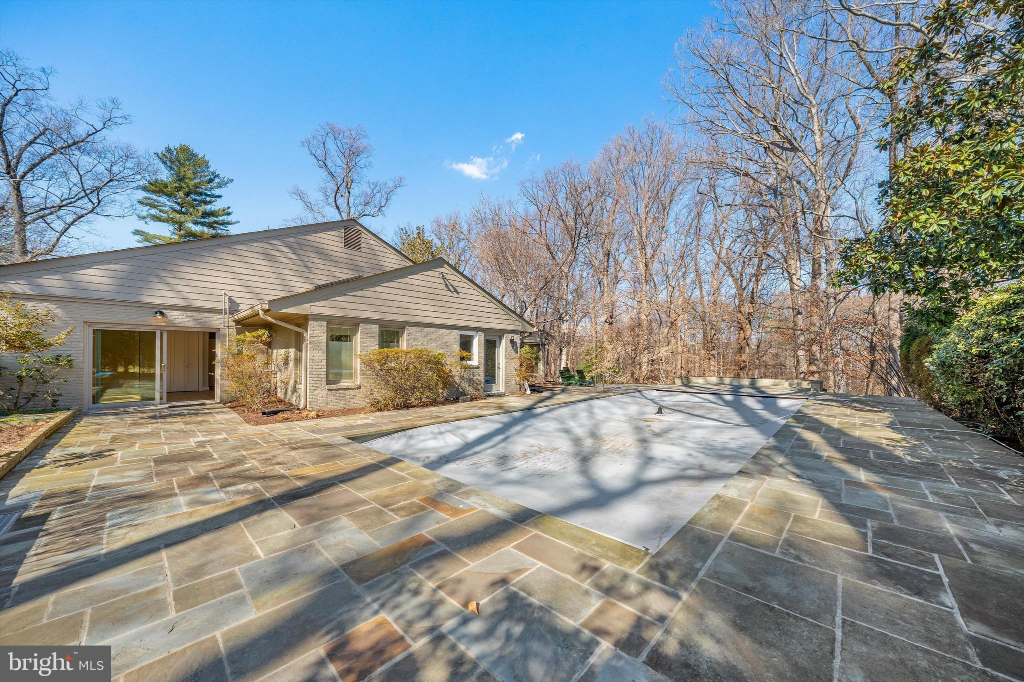 BALLANTRAE - Residential Lease