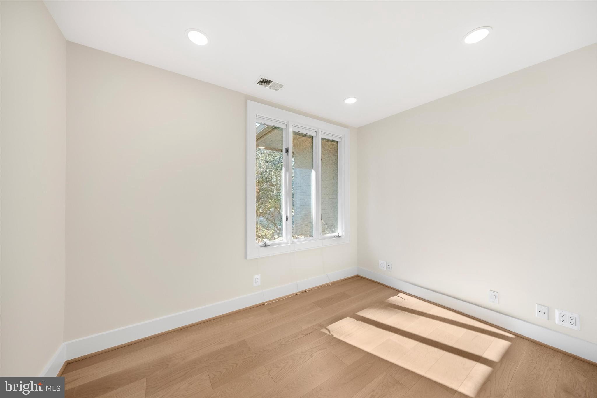 BALLANTRAE - Residential Lease