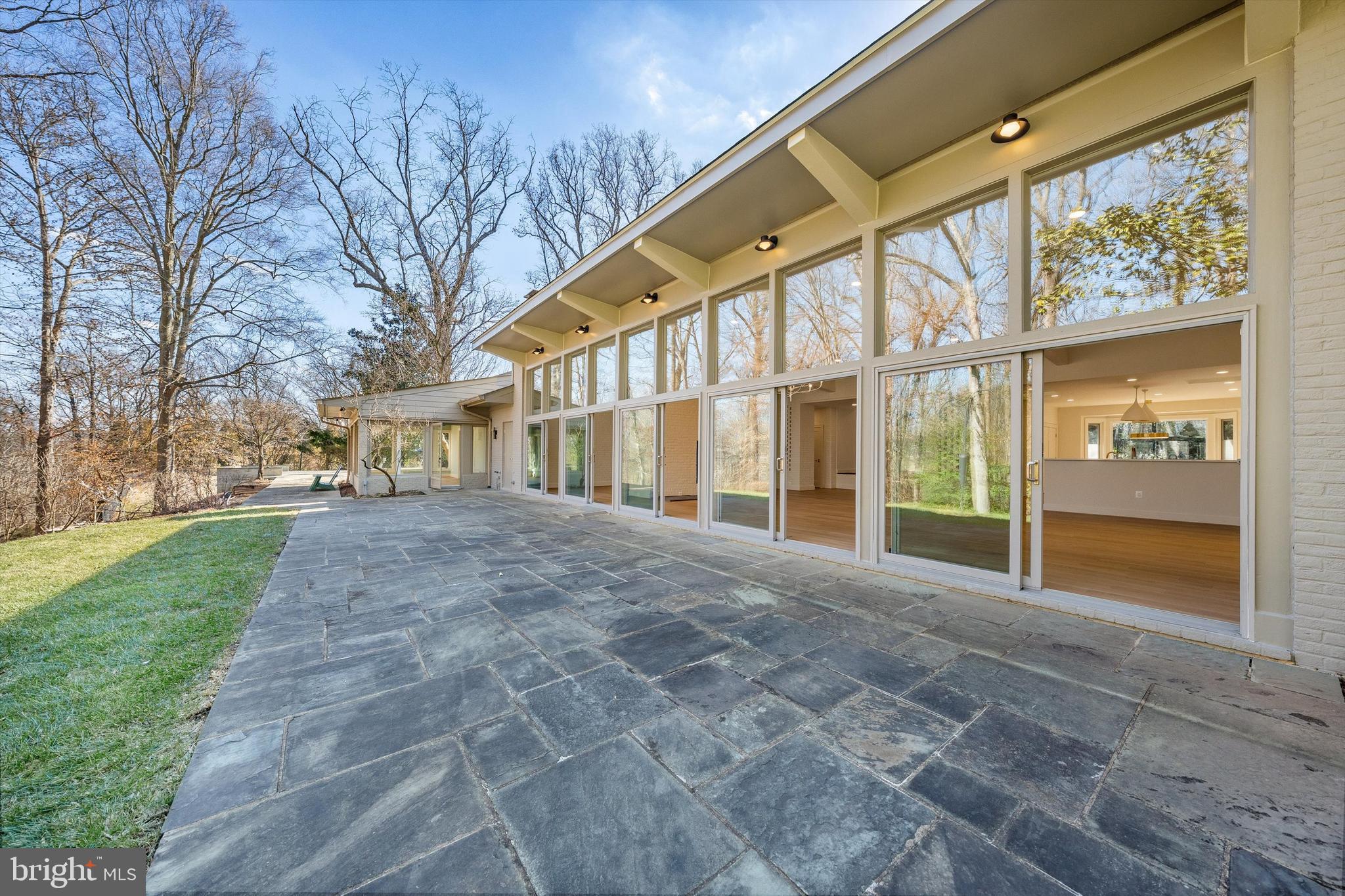 BALLANTRAE - Residential Lease