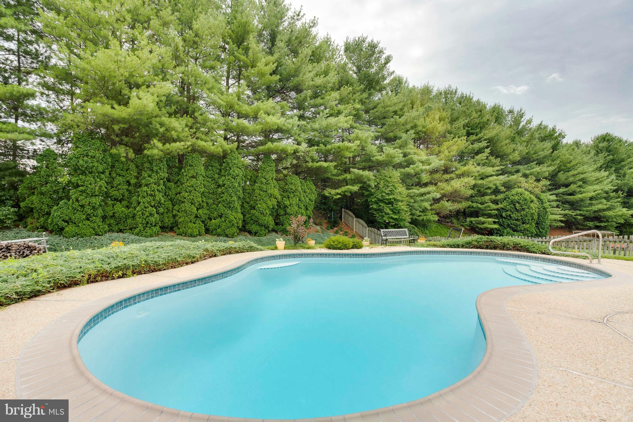 BURLEIGH MANOR - Residential