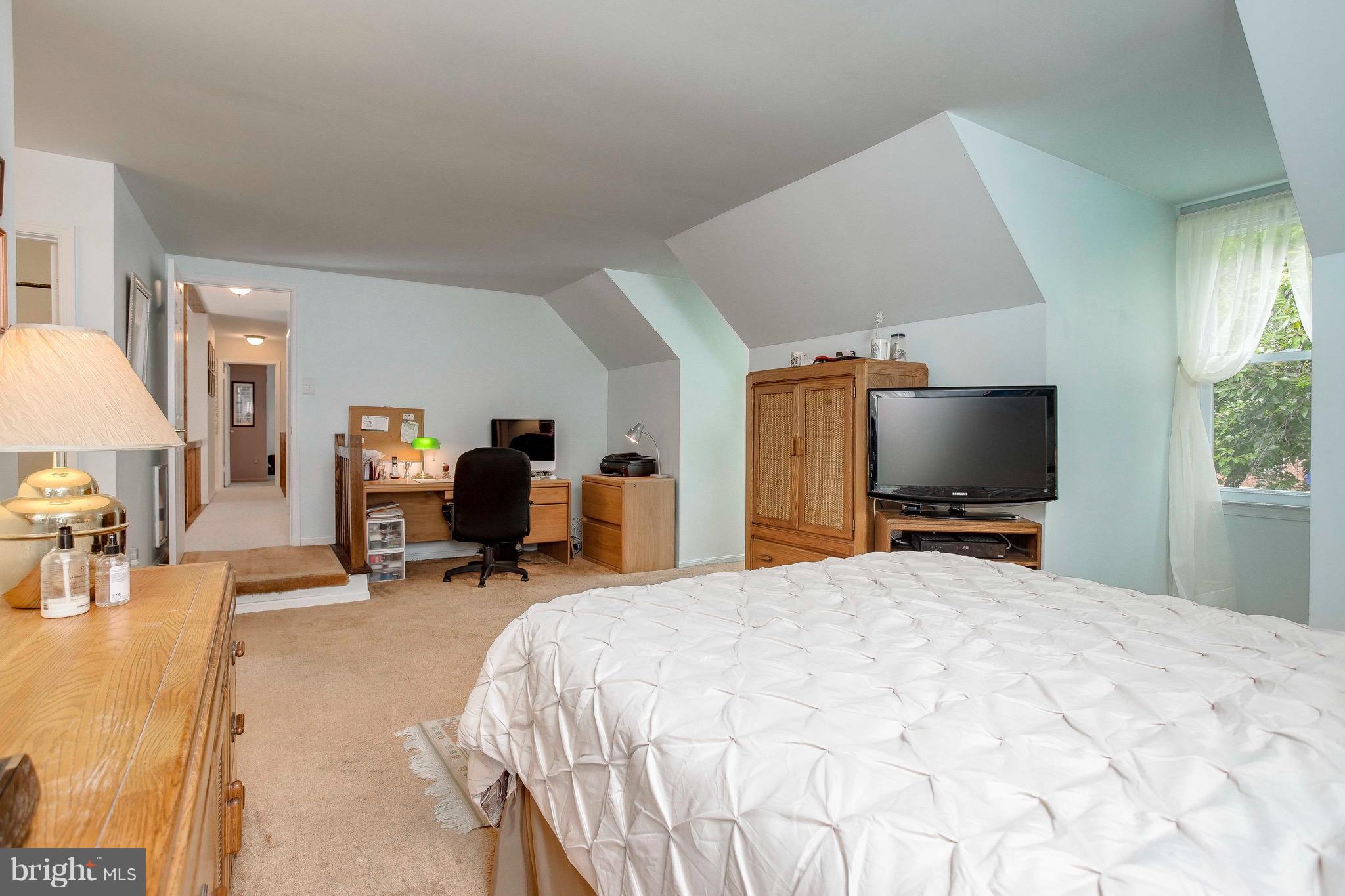 BURLEIGH MANOR - Residential