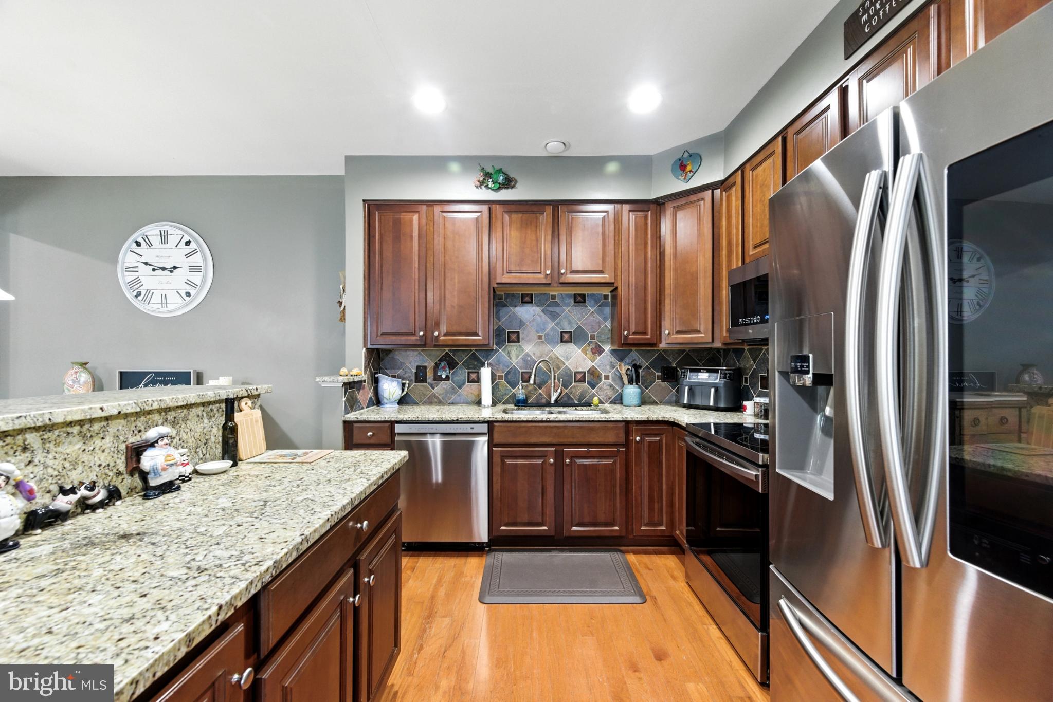 RIVERWALK TOWNES - Residential