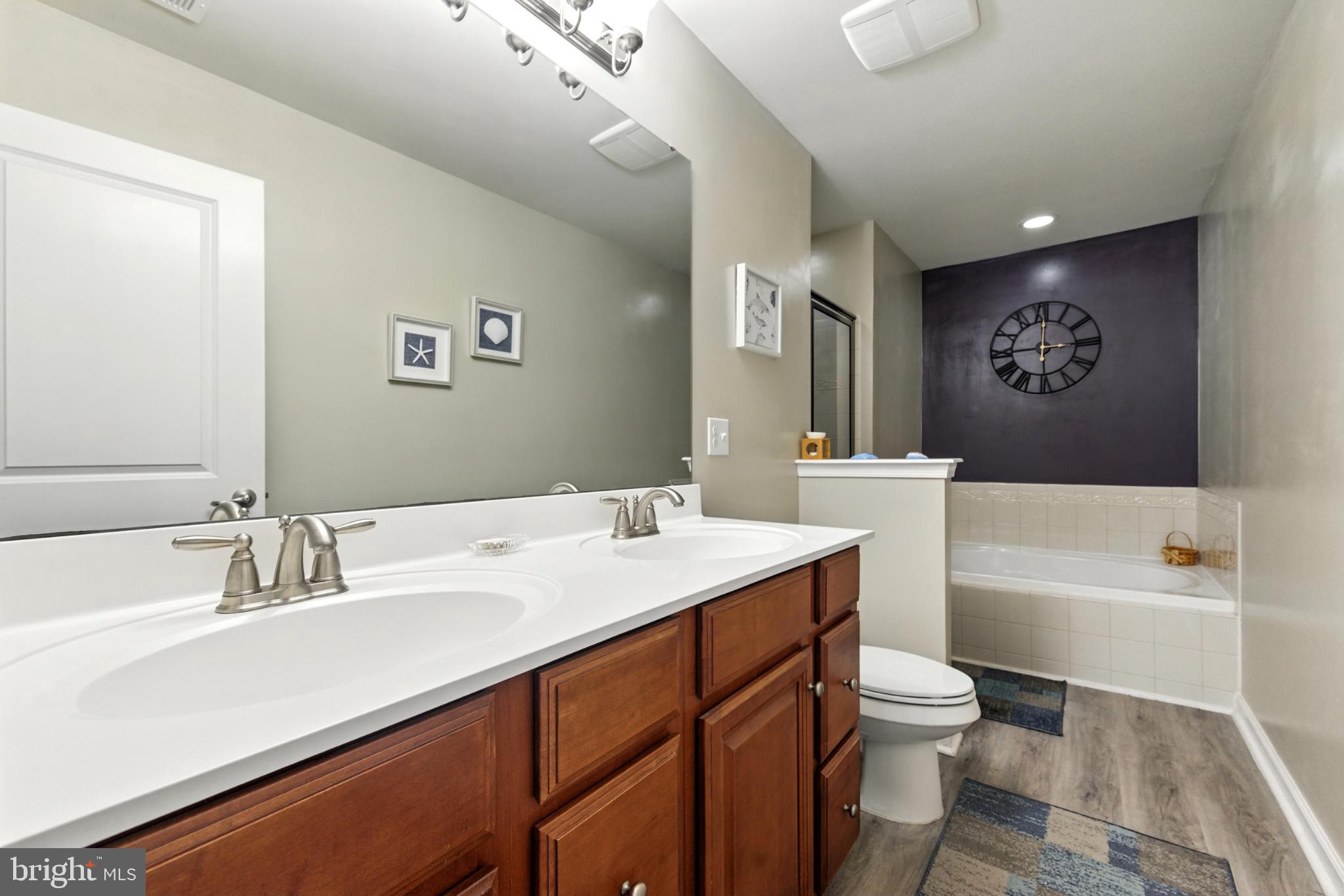 RIVERWALK TOWNES - Residential