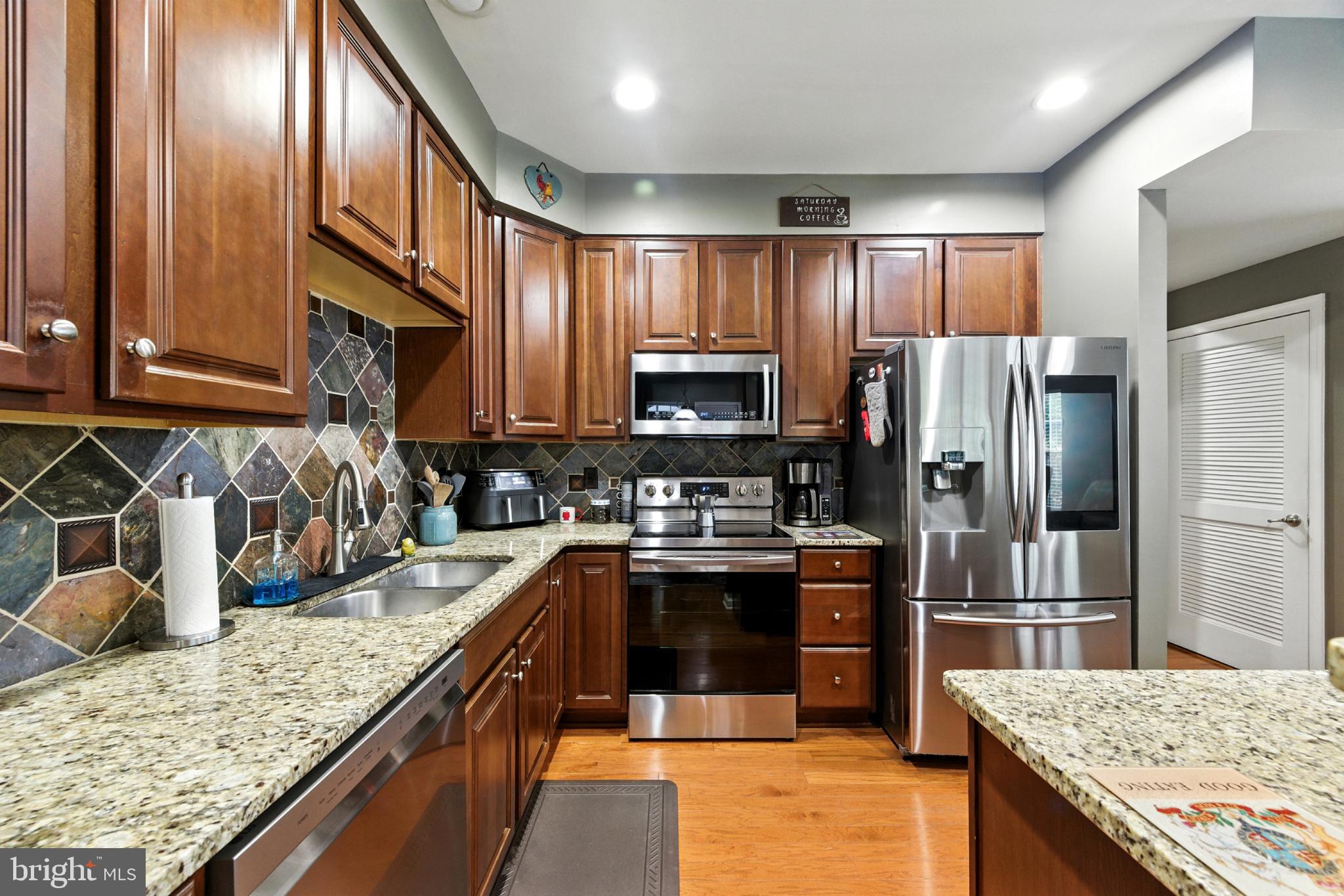 RIVERWALK TOWNES - Residential