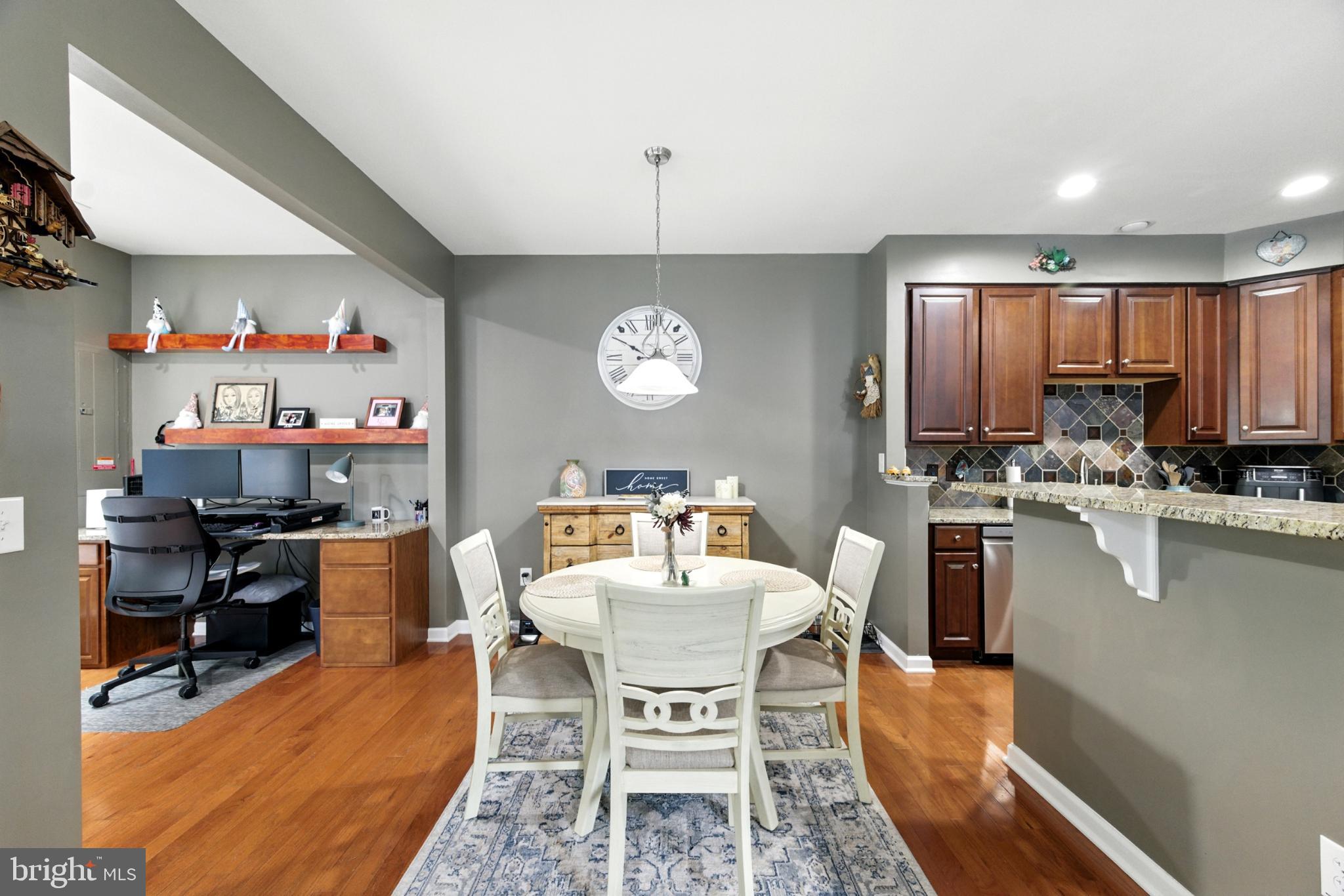 RIVERWALK TOWNES - Residential