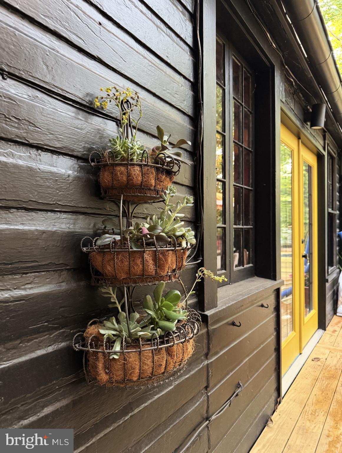 141 W LOUTHER STREET