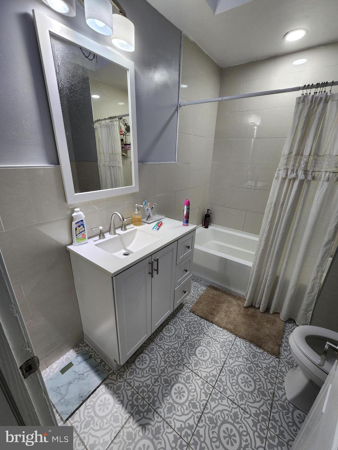 MAYFAIR (EAST) - Residential