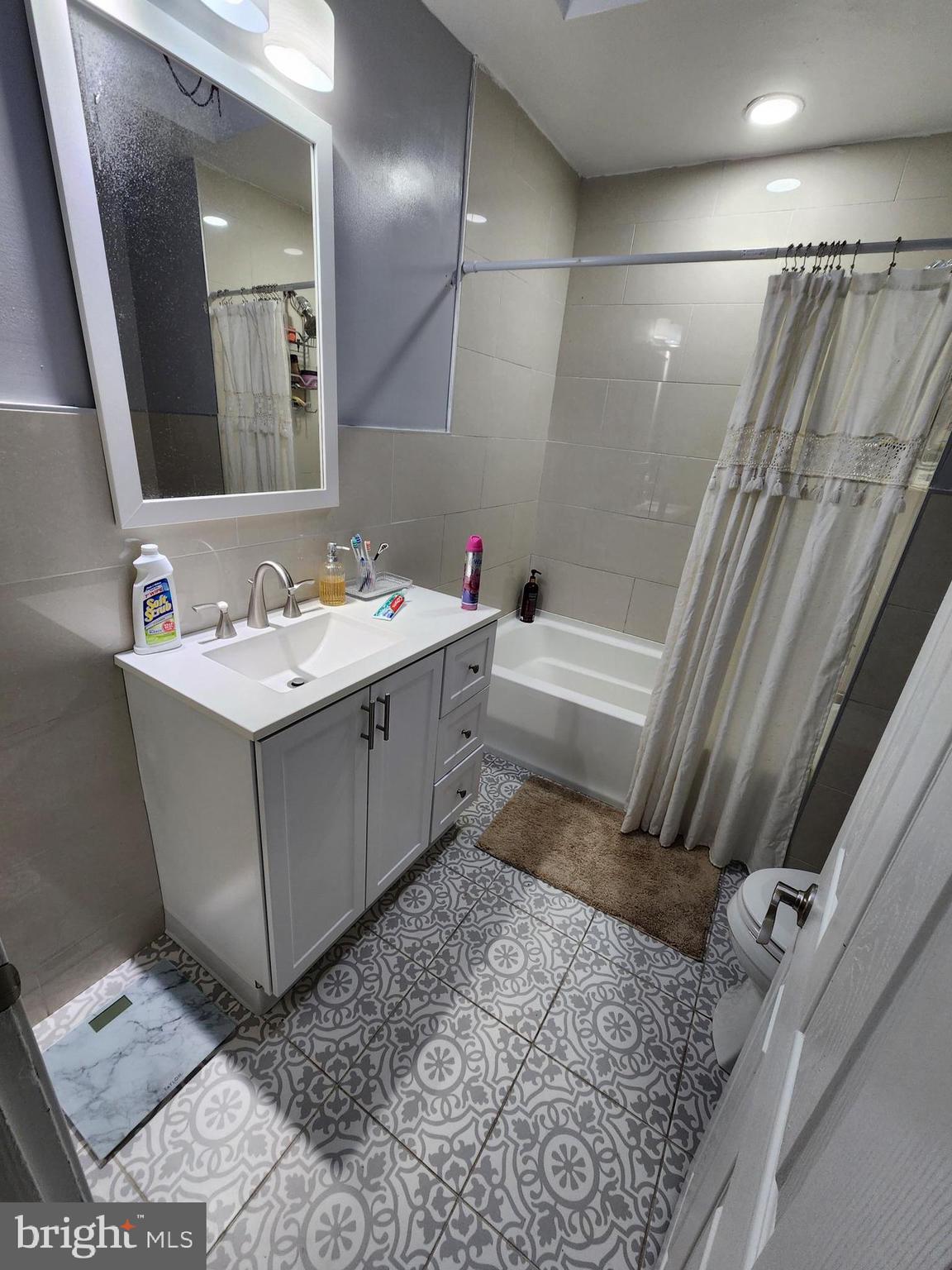 MAYFAIR (EAST) - Residential