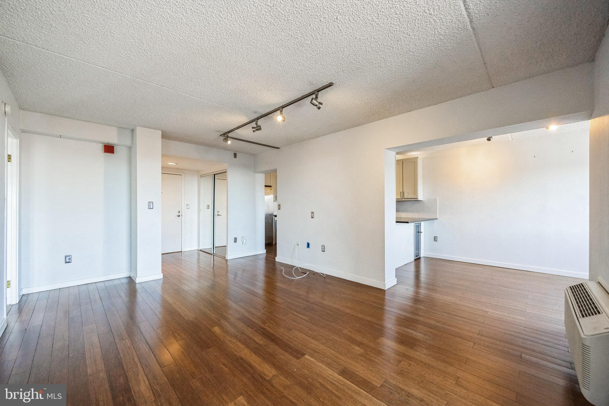 ABBOTTS SQUARE - Residential