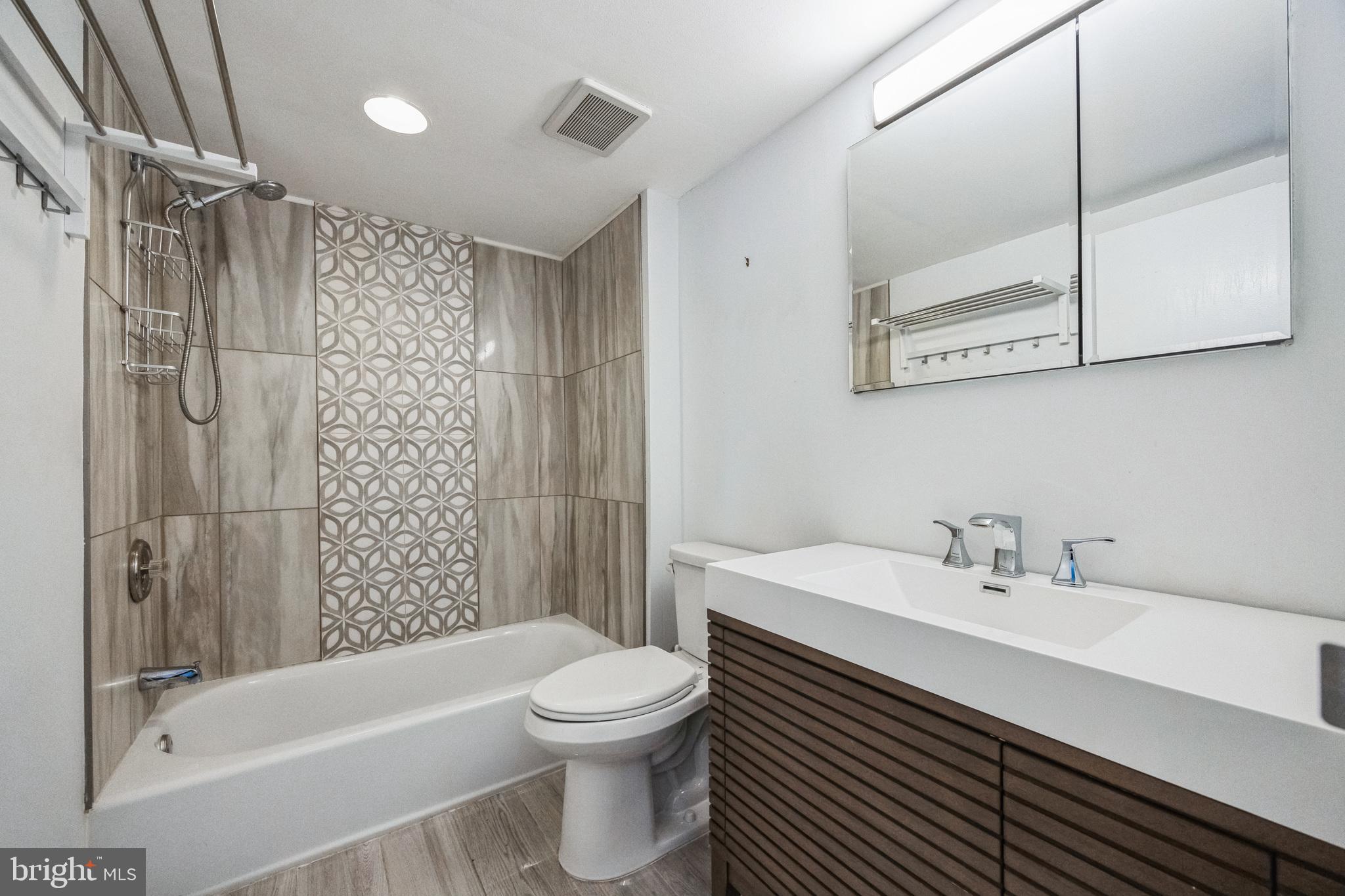 ABBOTTS SQUARE - Residential