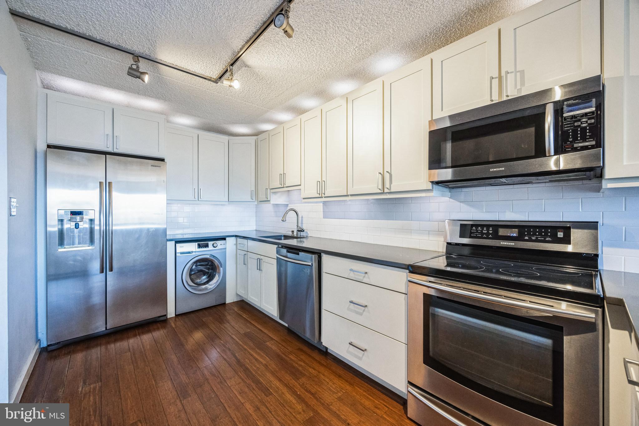 ABBOTTS SQUARE - Residential