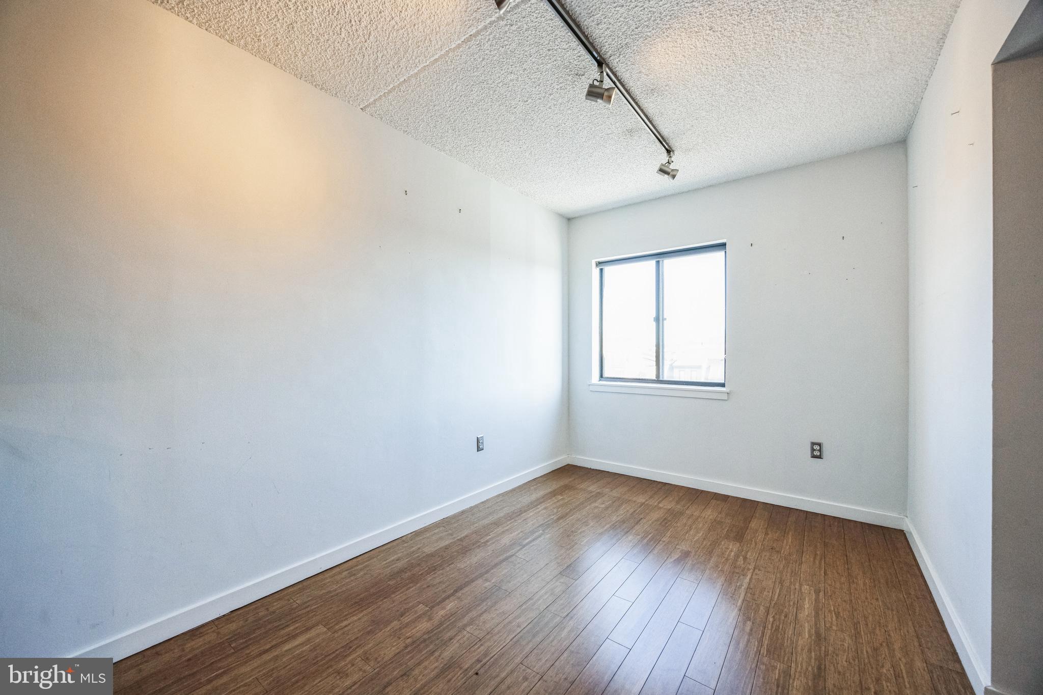 ABBOTTS SQUARE - Residential