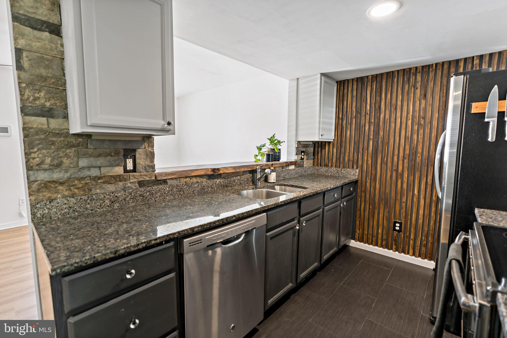 TABLER STATION MANOR - Residential