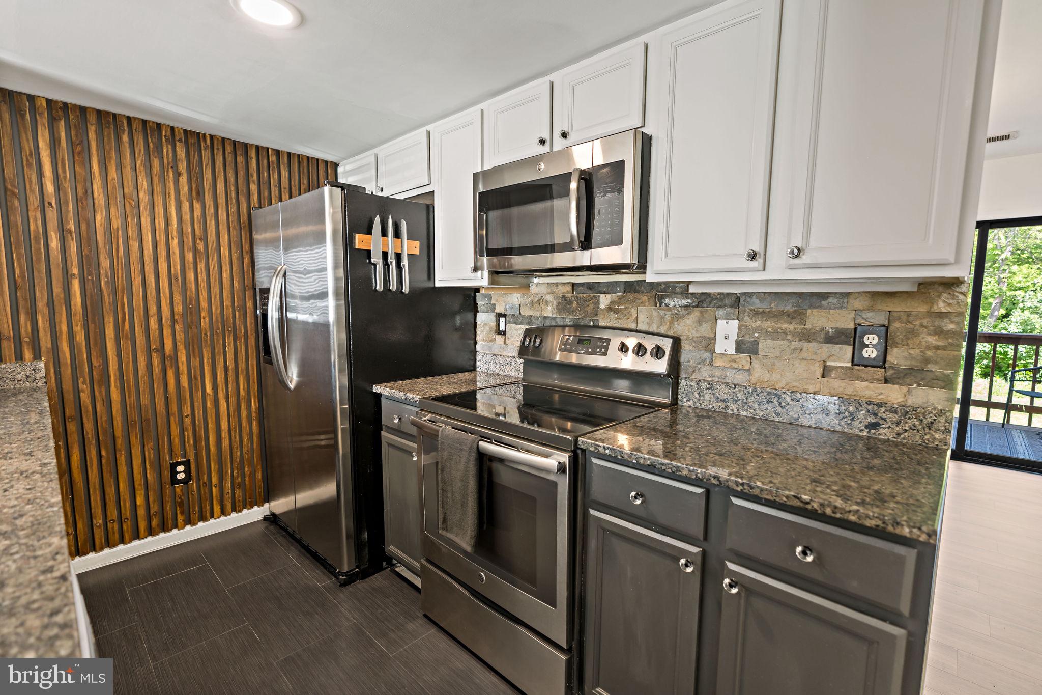396 DOROTHY COURT