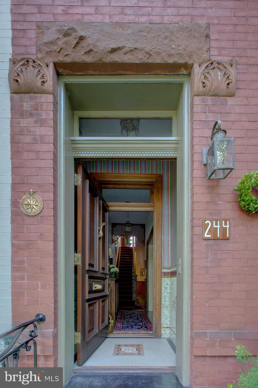 244 8TH STREET SE