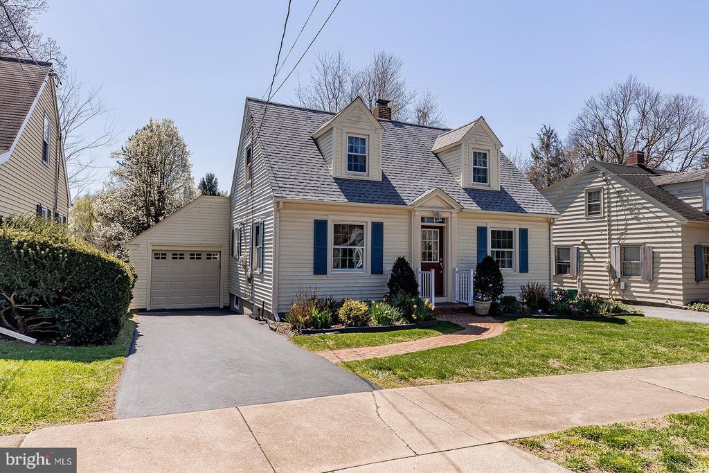 Photo of 120 W Third Avenue, LITITZ, PA 17543 (MLS # PALA2086026)