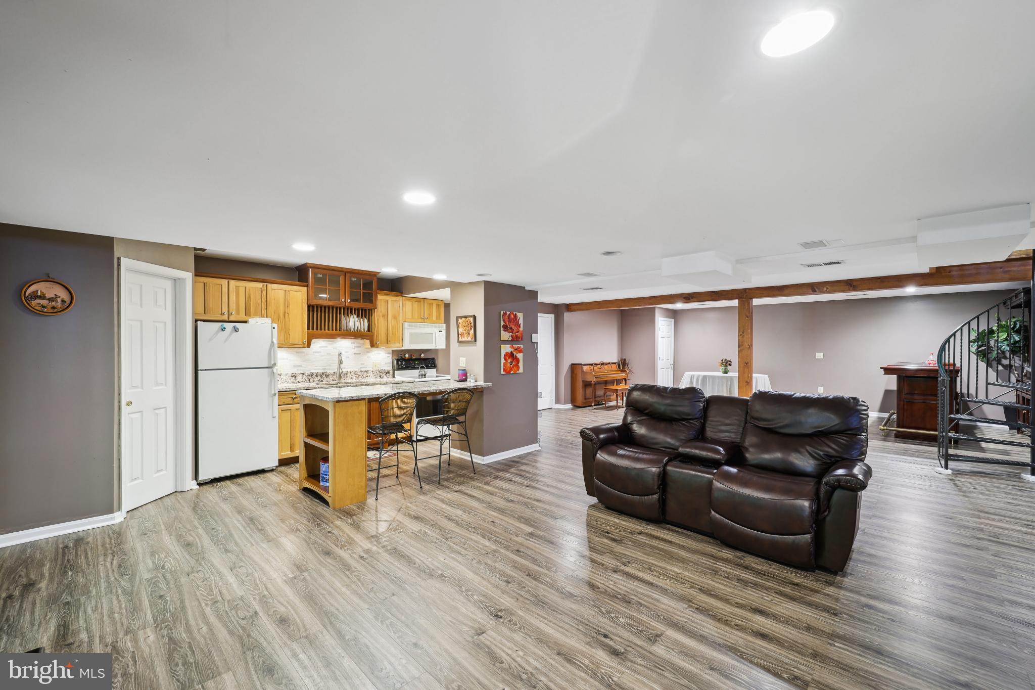 TOBACCO ROAD - Residential