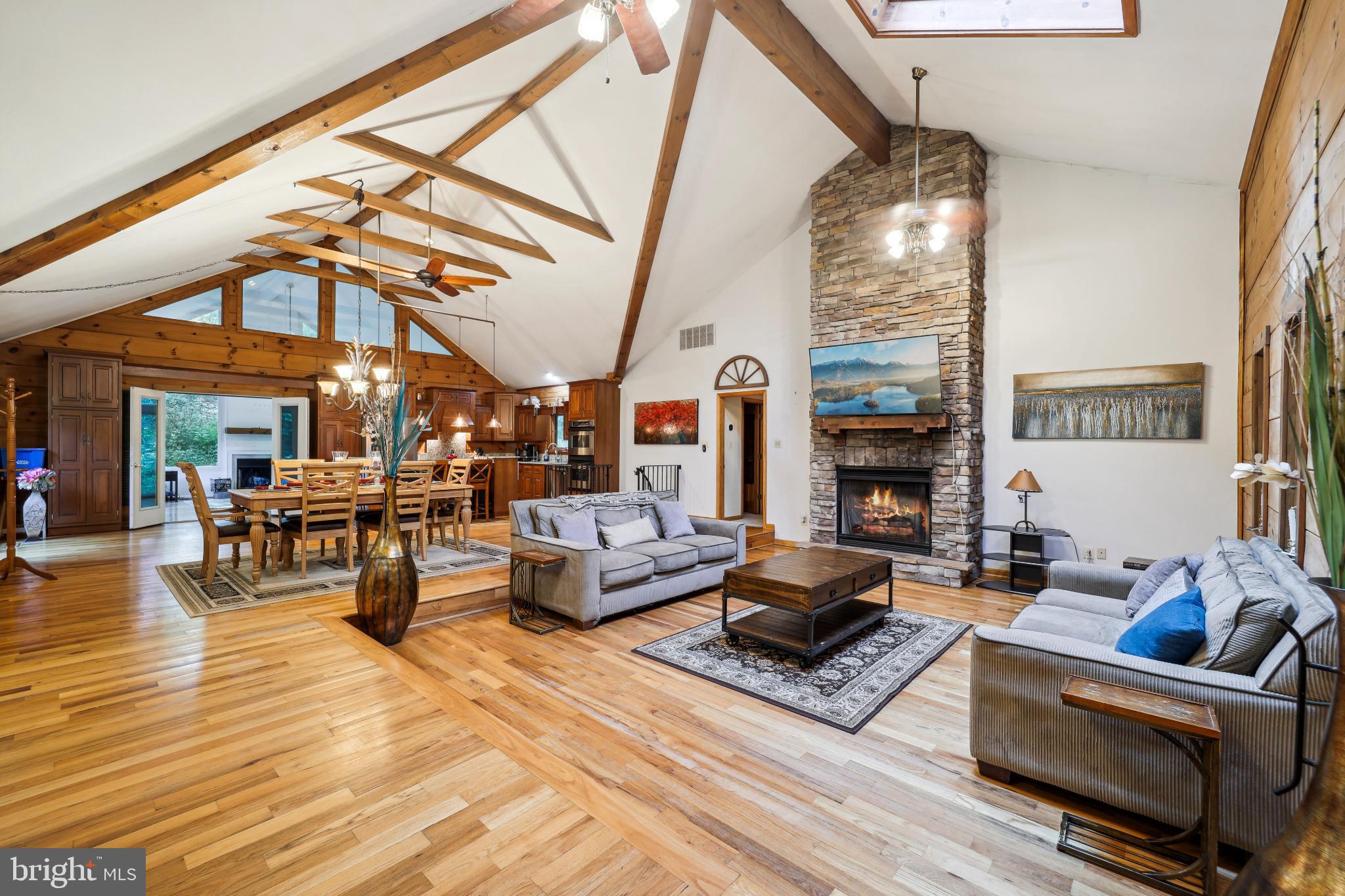 TOBACCO ROAD - Residential