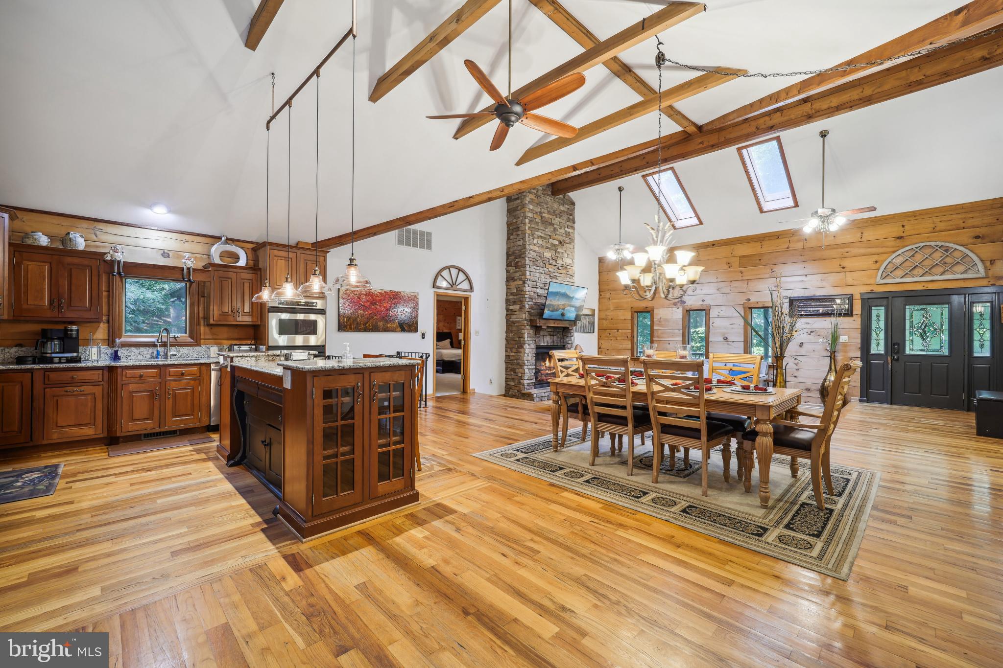 TOBACCO ROAD - Residential